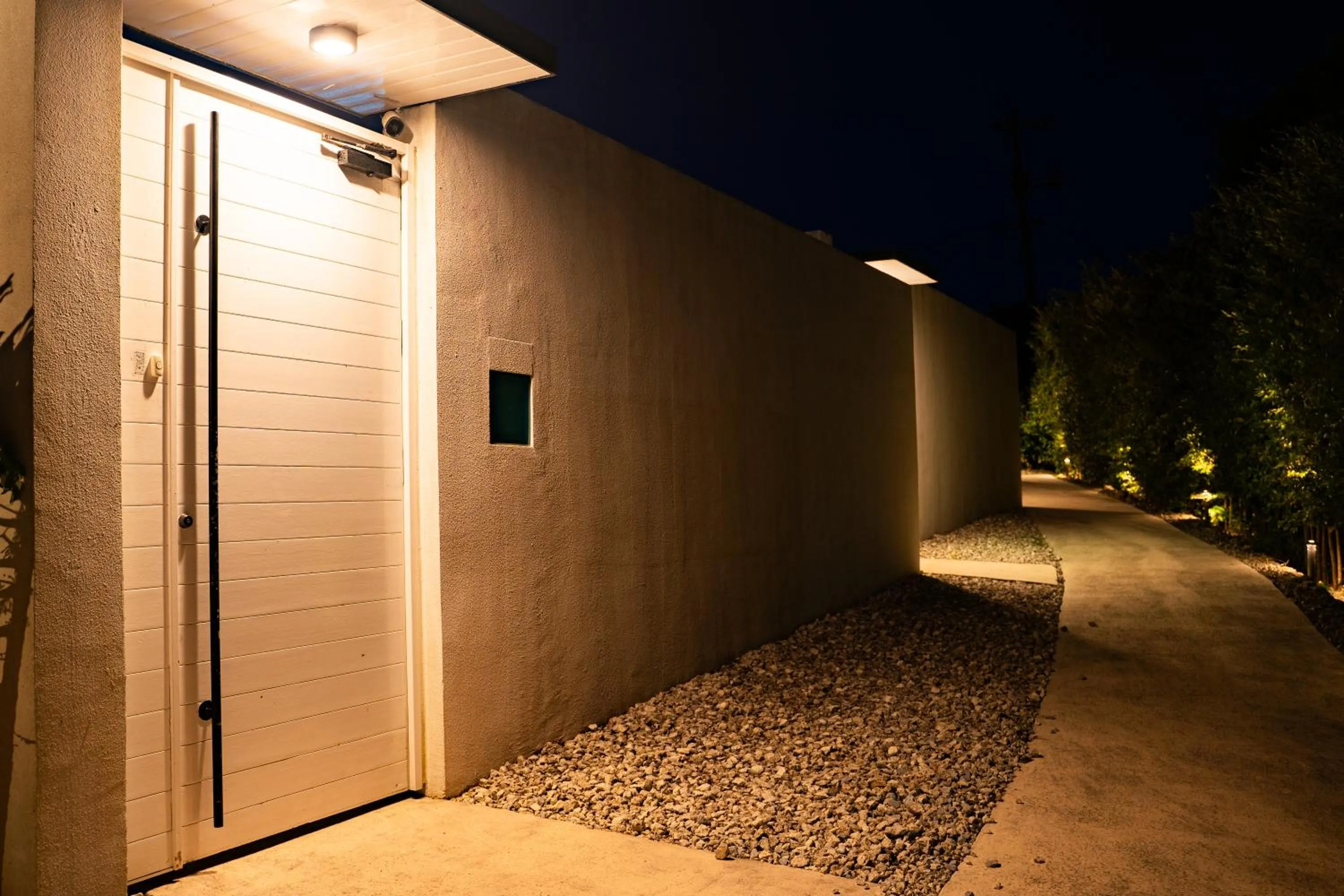 Facade/entrance in Secret Villas by Relapool