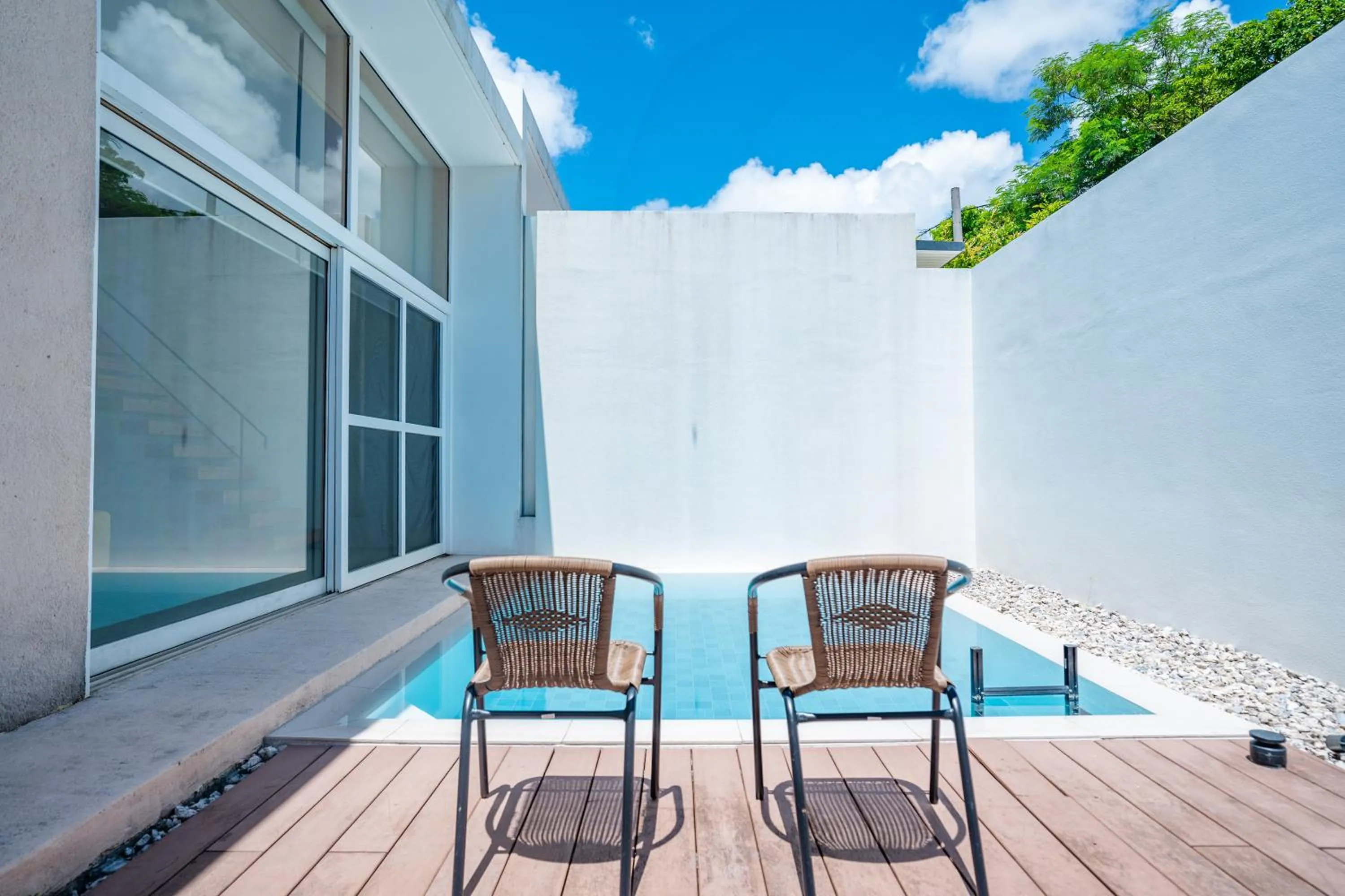 Balcony/Terrace in Secret Villas by Relapool