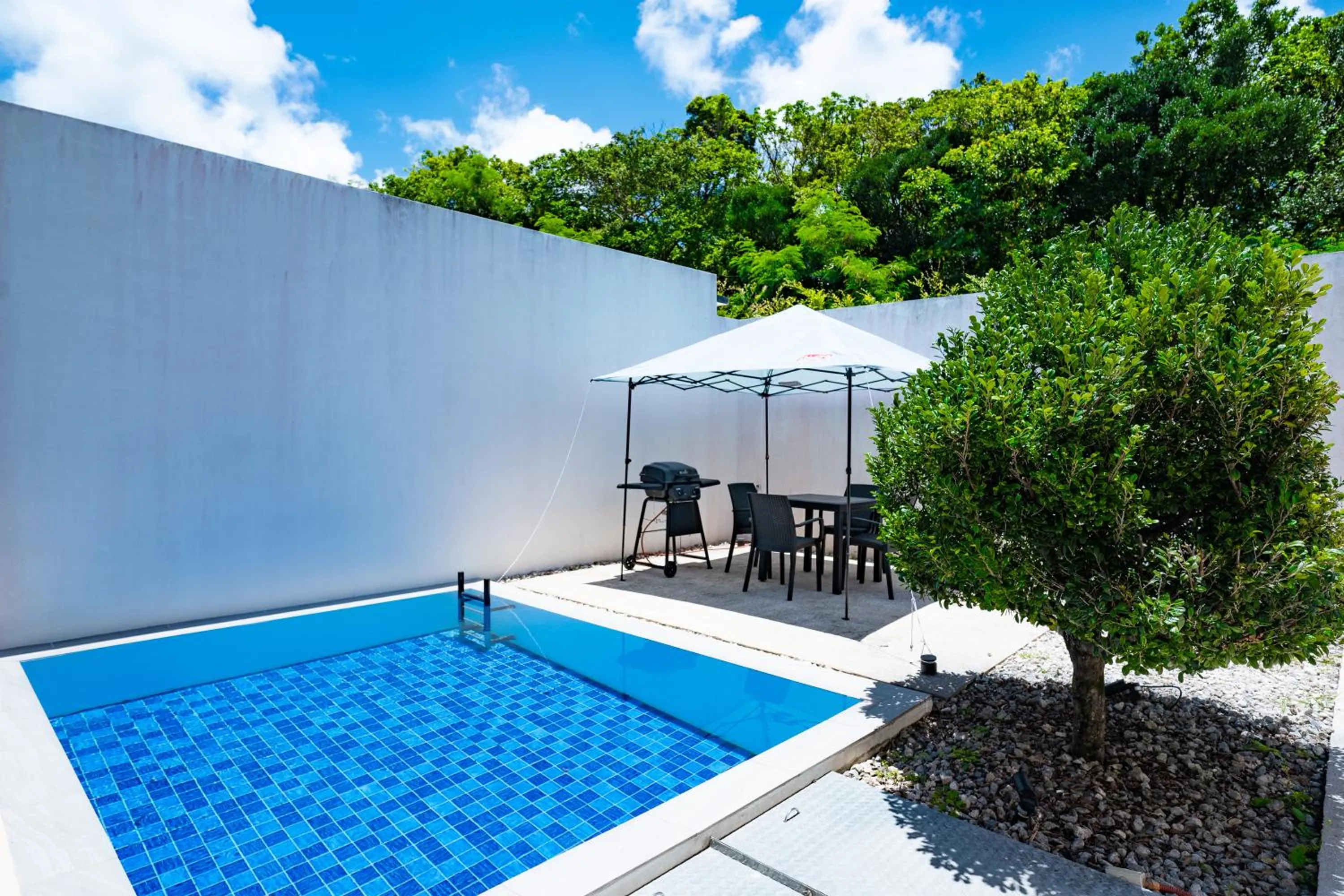 Balcony/Terrace in Secret Villas by Relapool