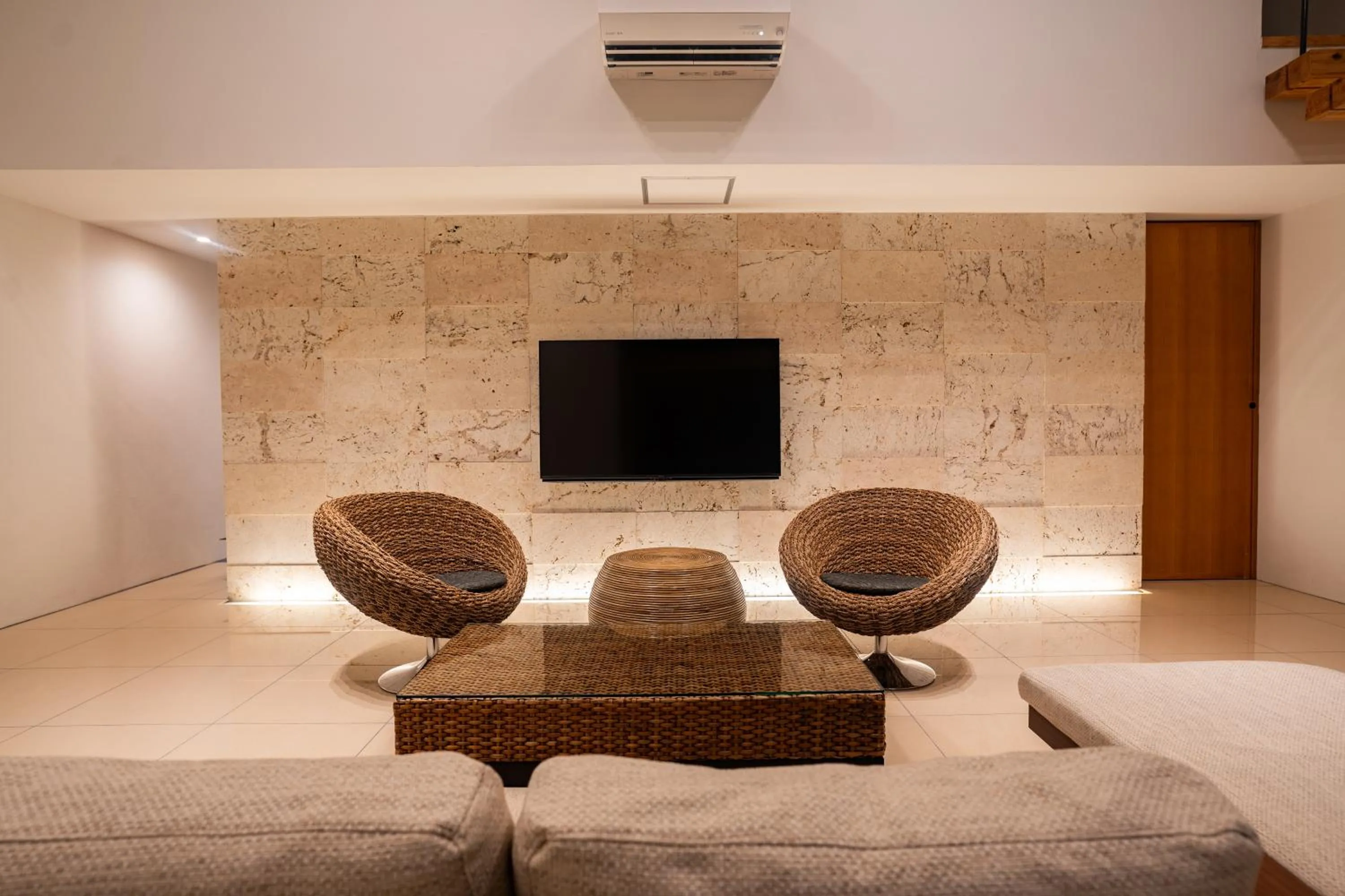 Living room in Secret Villas by Relapool