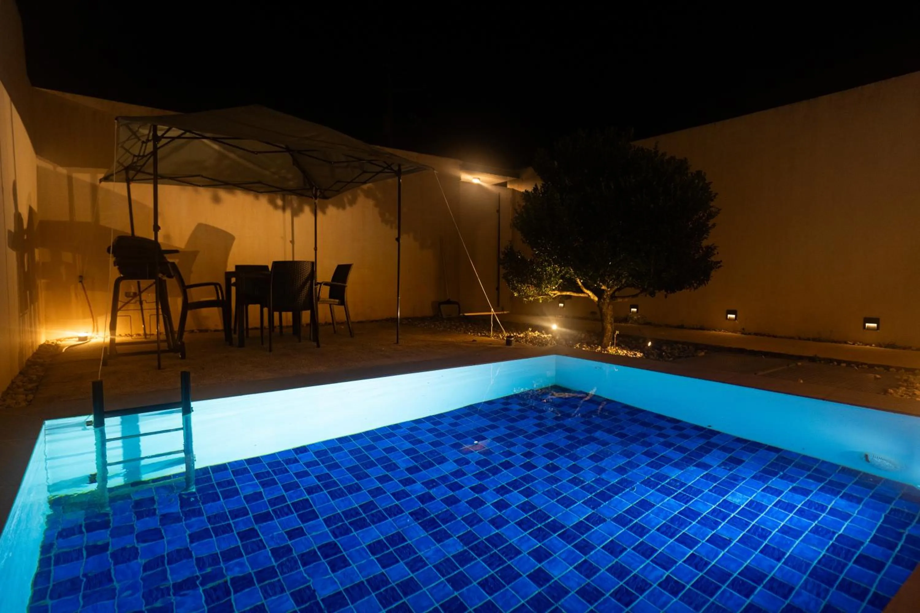 Balcony/Terrace in Secret Villas by Relapool