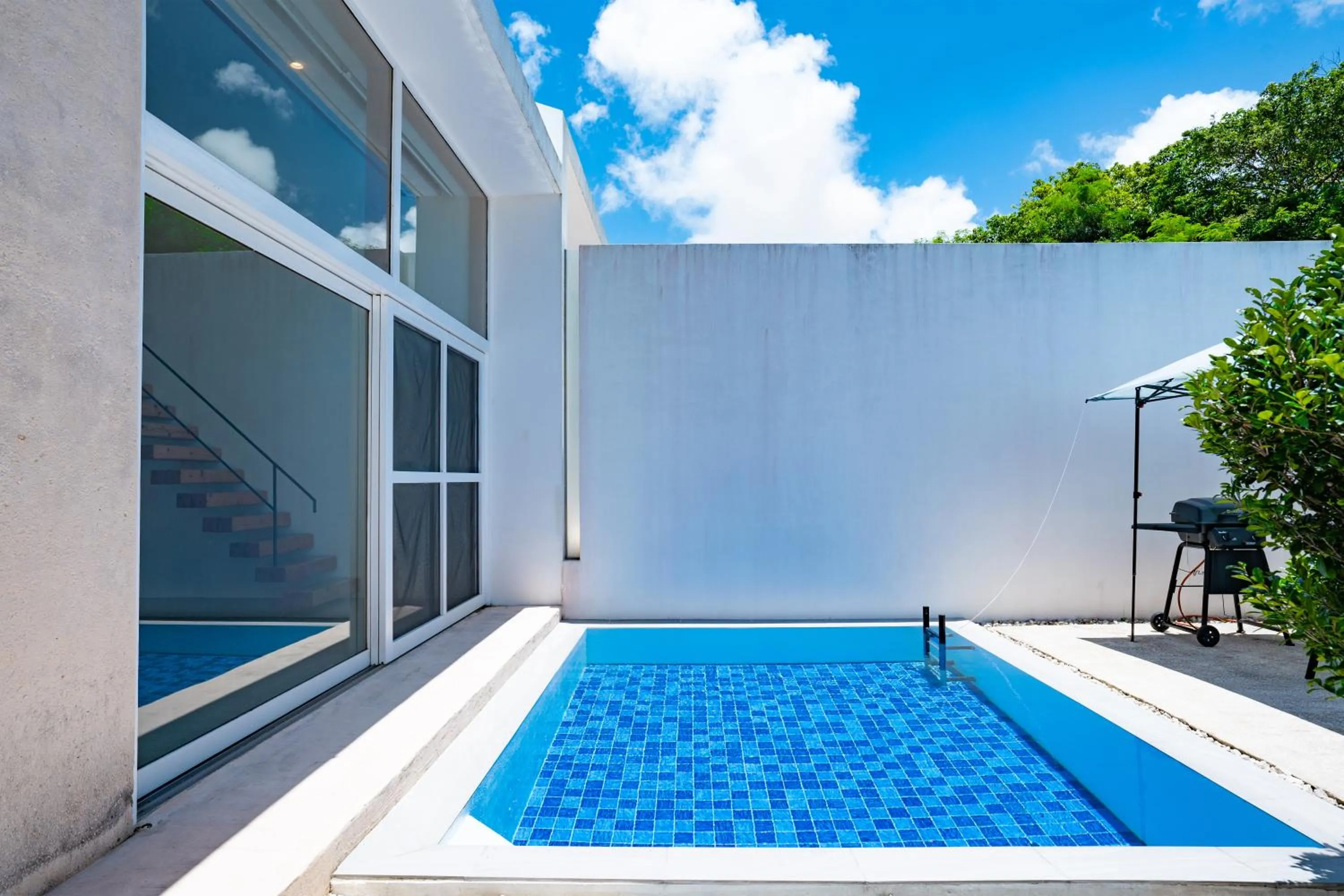 Pool view in Secret Villas by Relapool