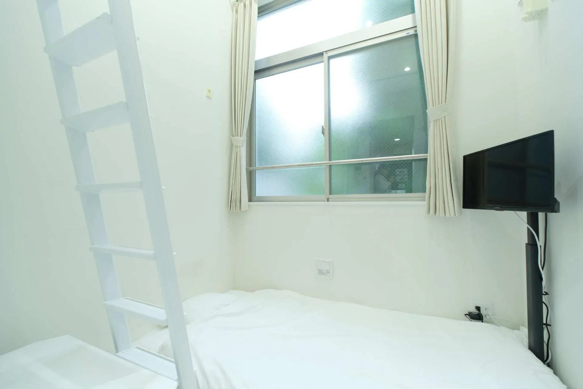 Bed in Nano Kamiochiai by Tranova