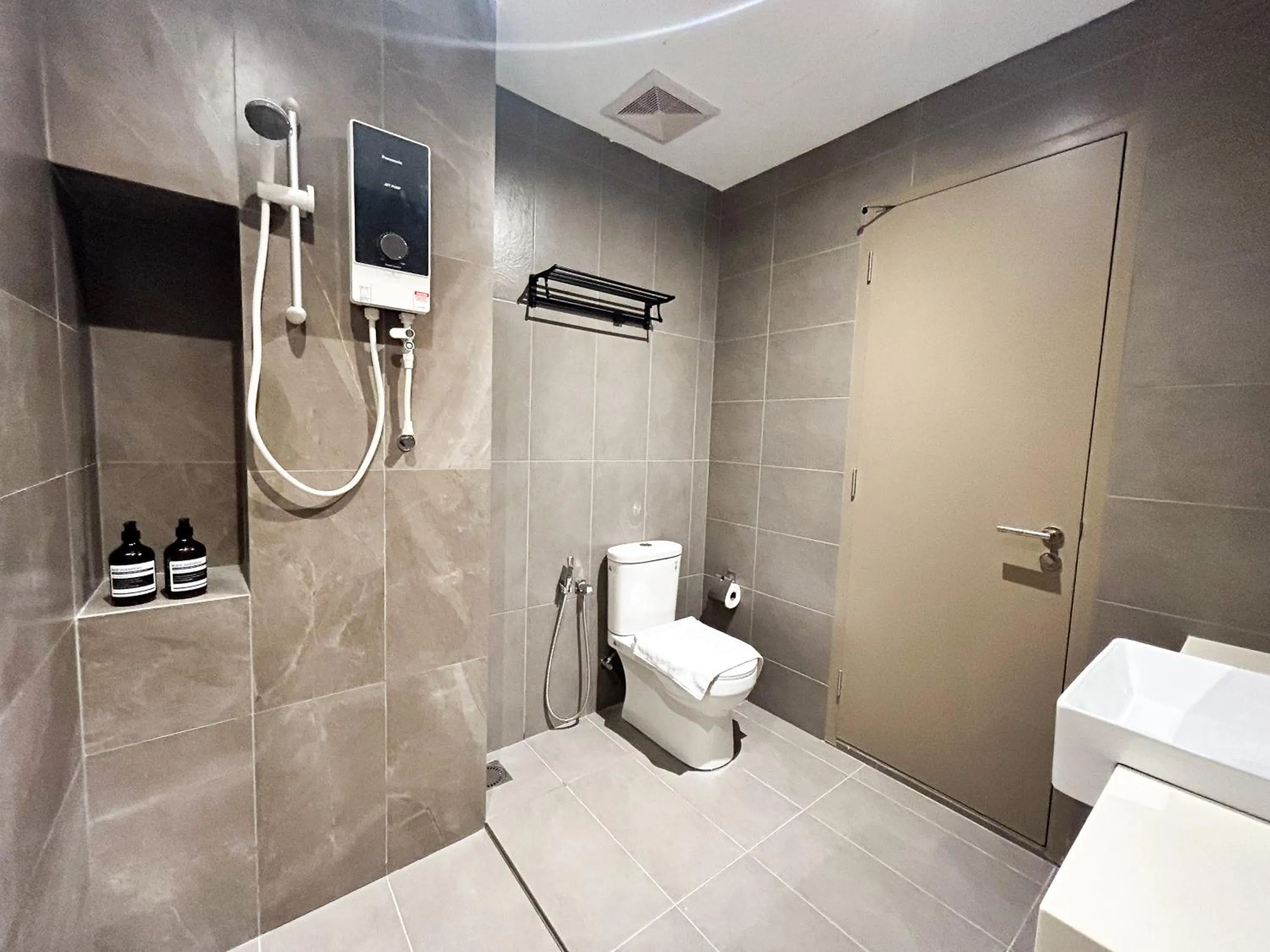 Mossaz by Manhattan Group