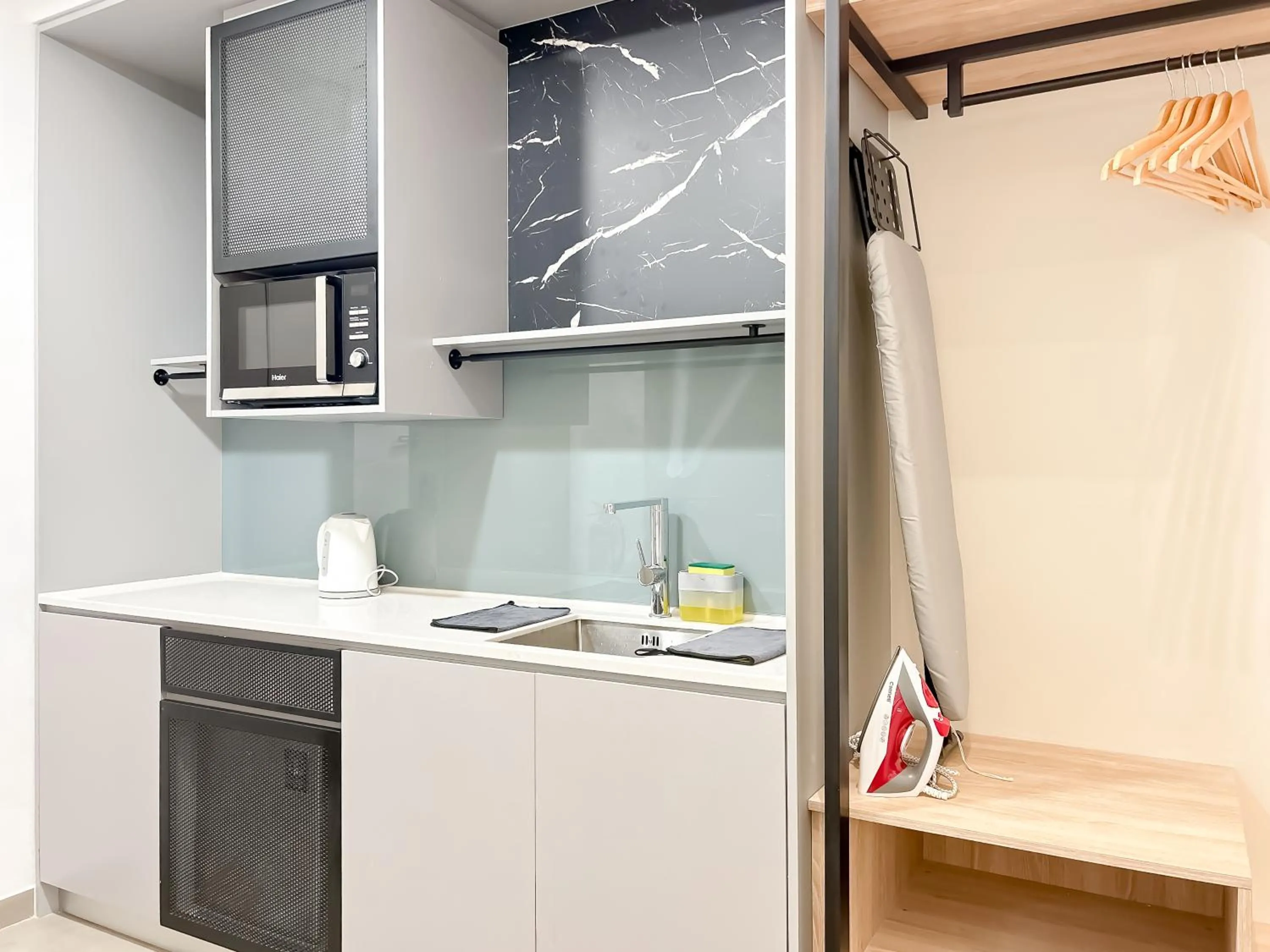 Mossaz by Manhattan Group