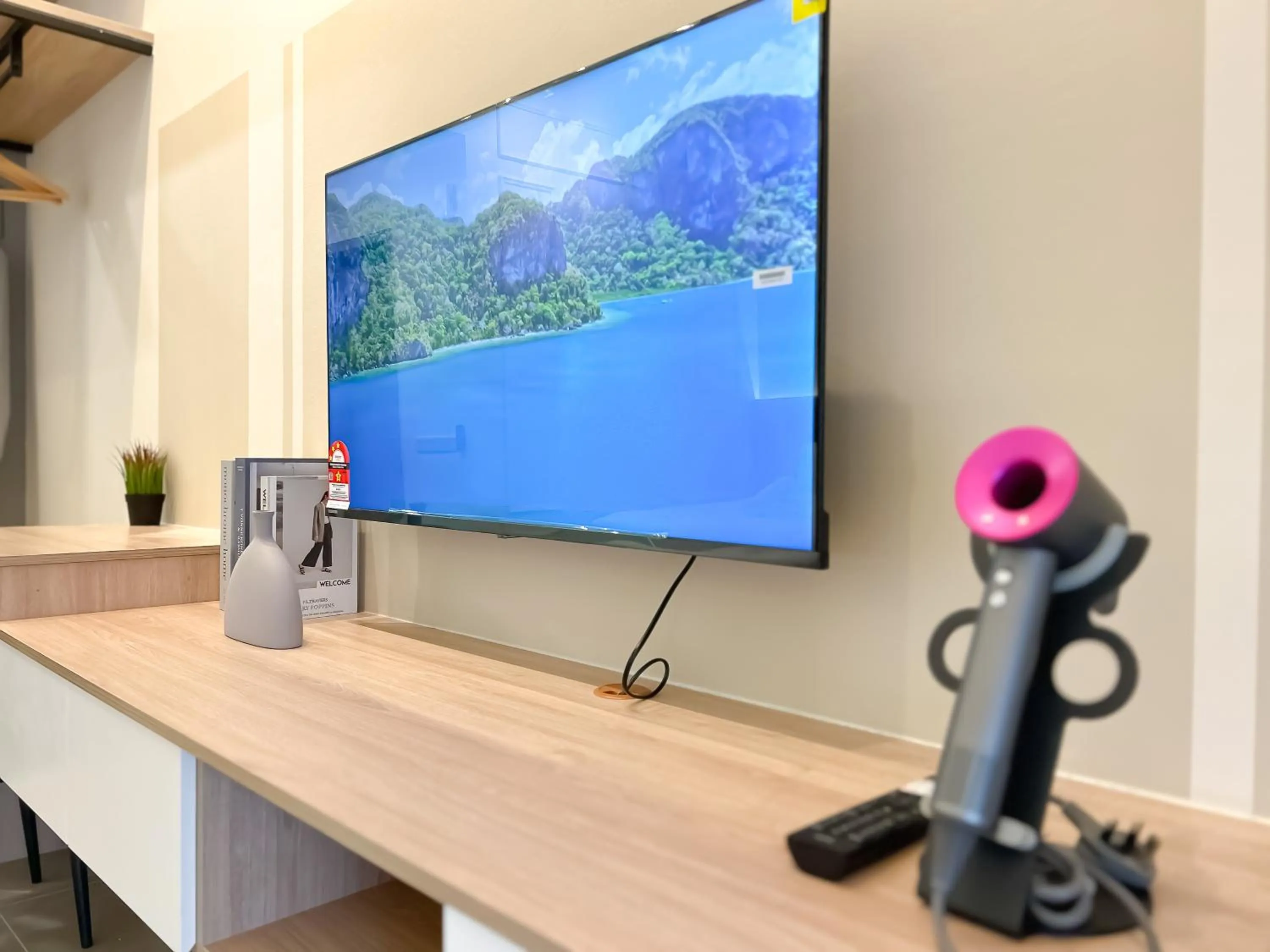 Mossaz by Manhattan Group