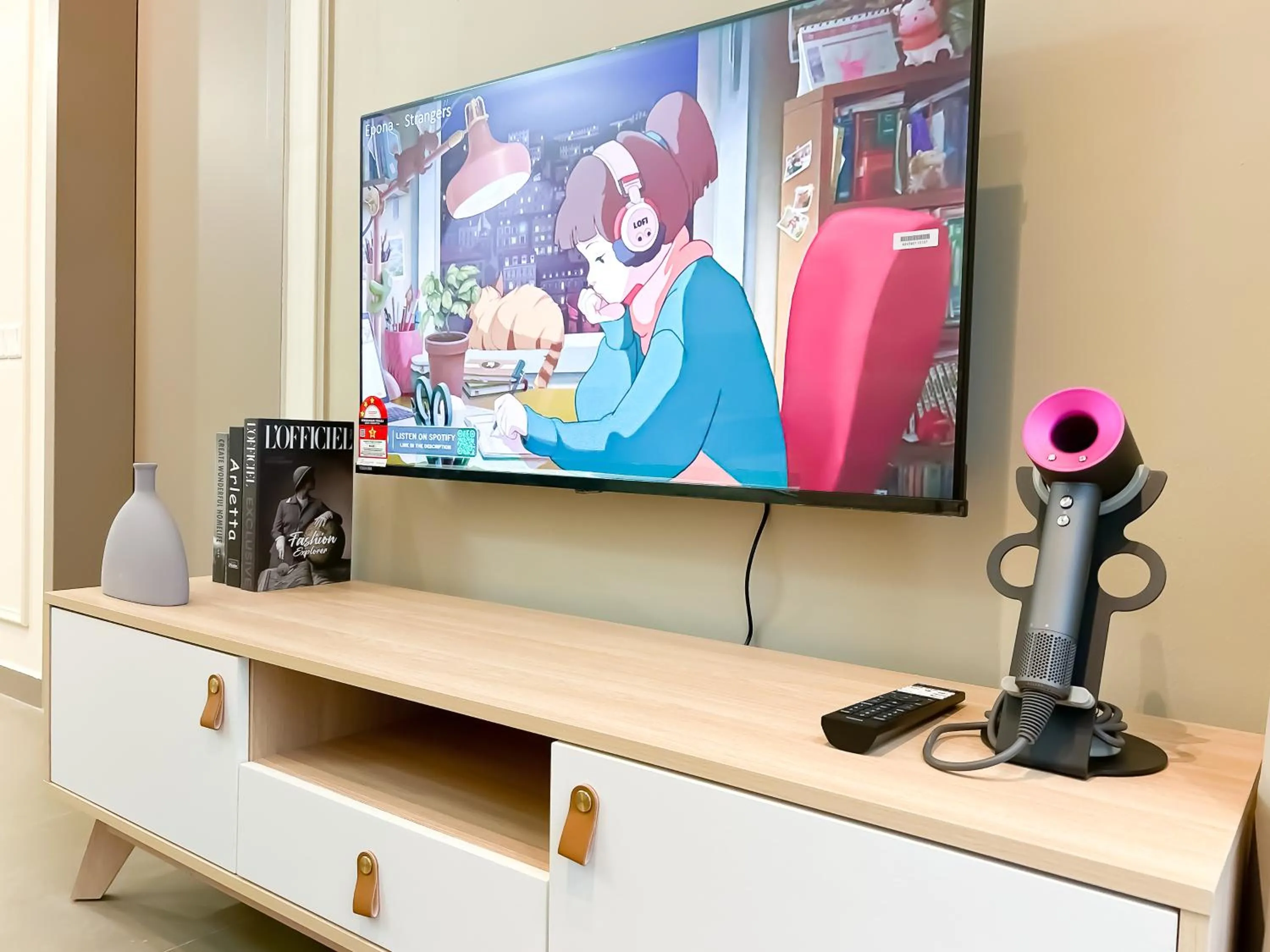 Mossaz by Manhattan Group