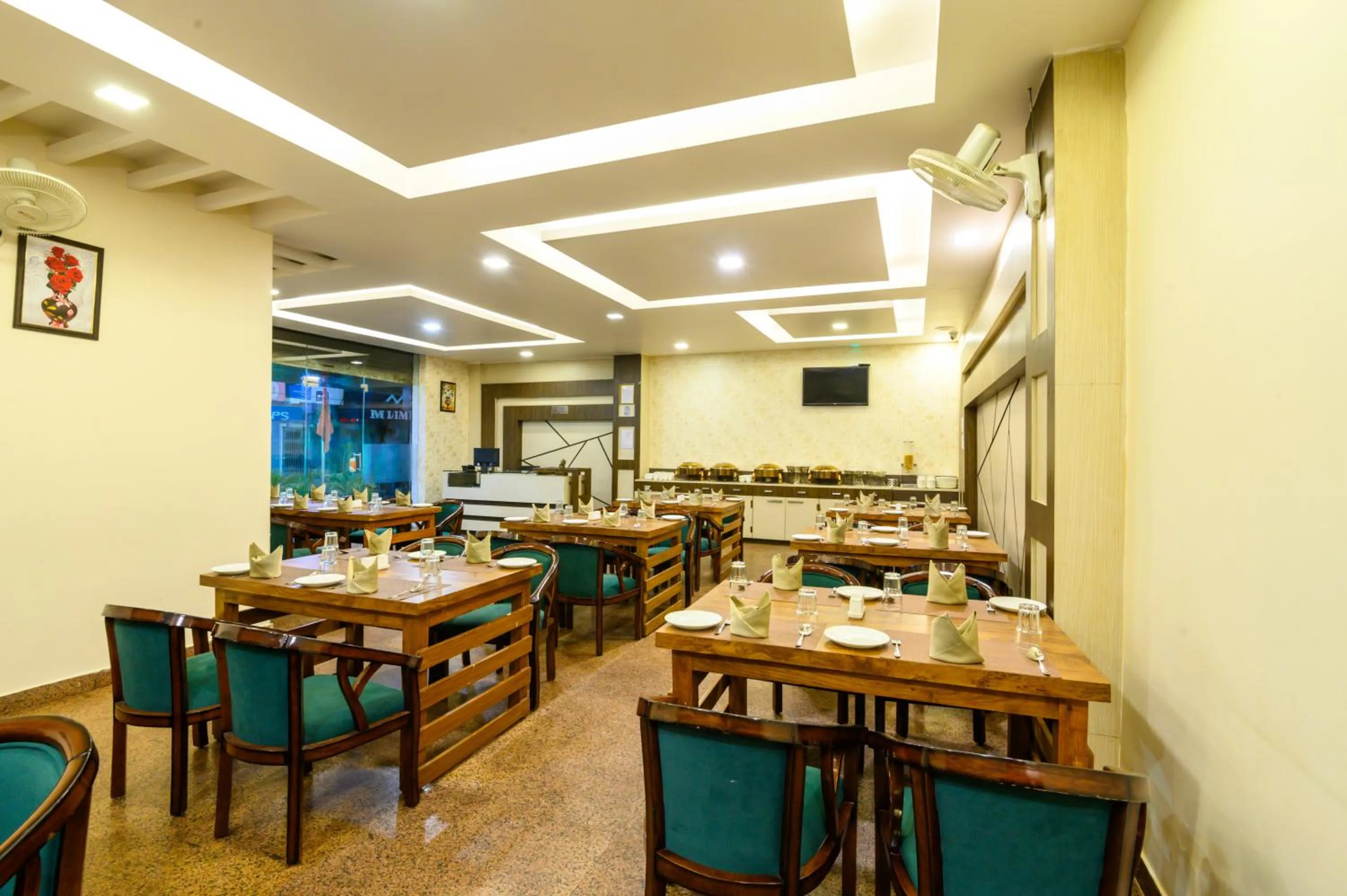 Restaurant/places to eat in Biznotel by Pride, Deoghar