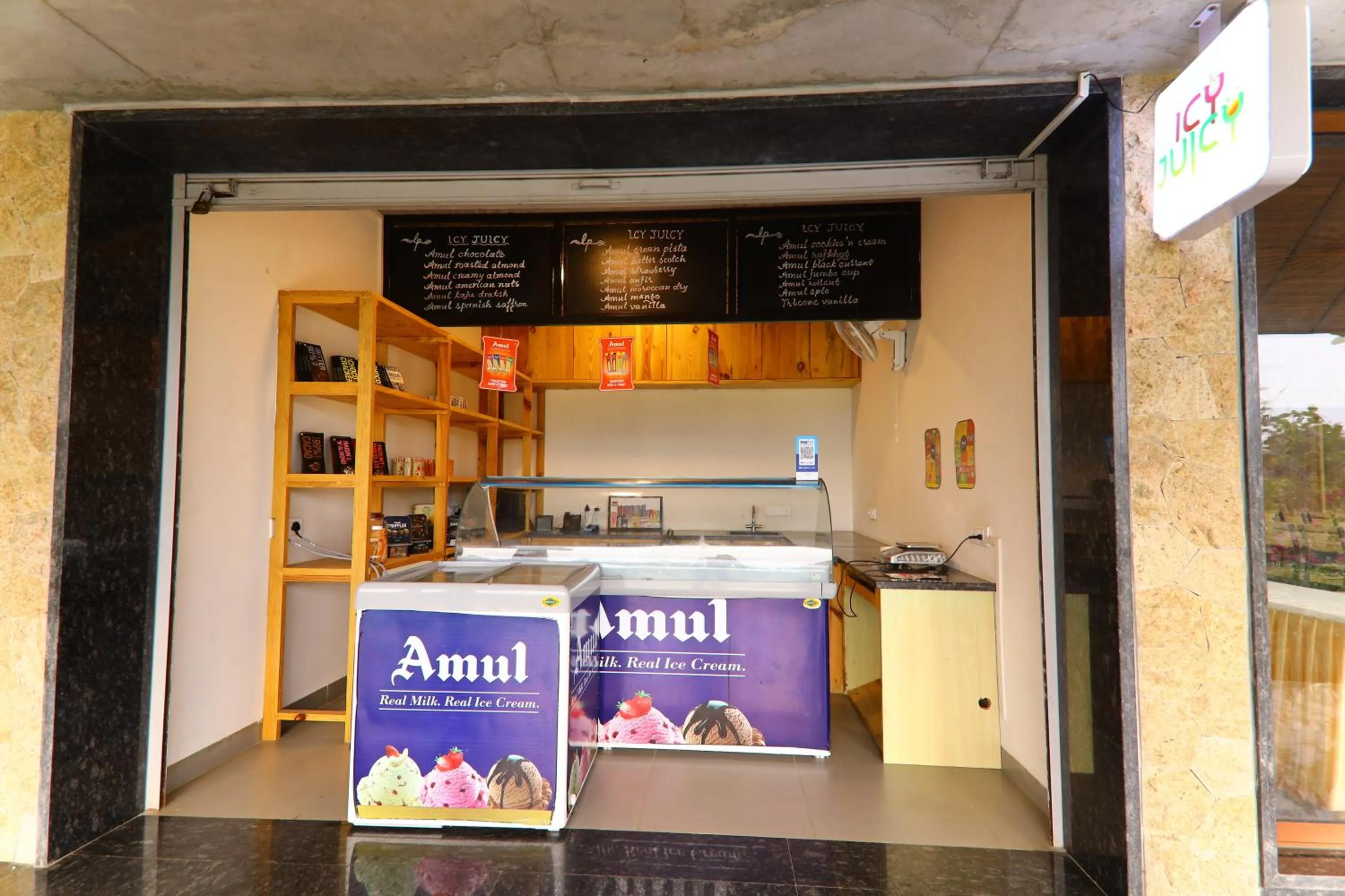 Shopping Area in LA PALMERA