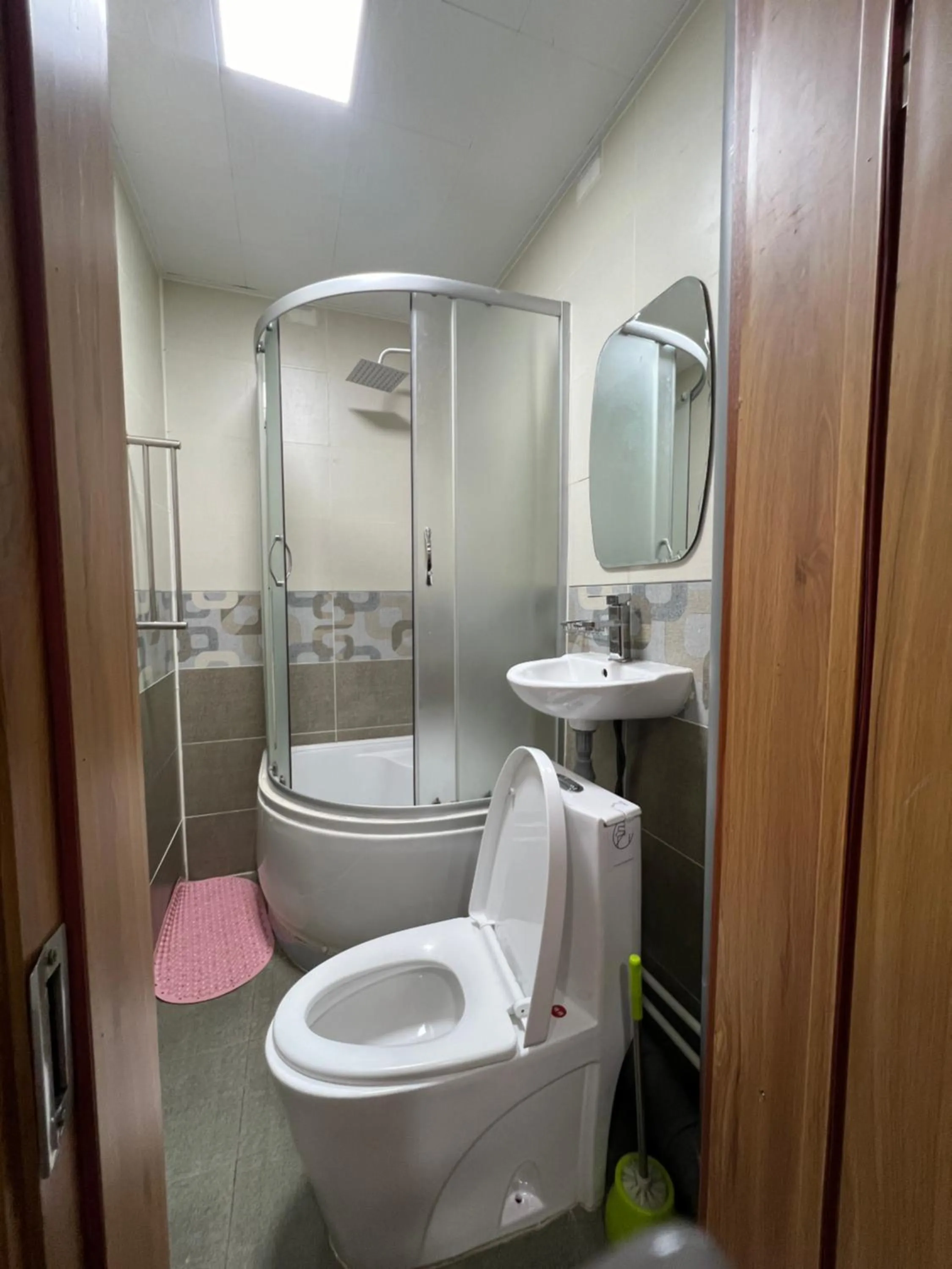 Shower in Negdelchin Hotel & Service Apartment