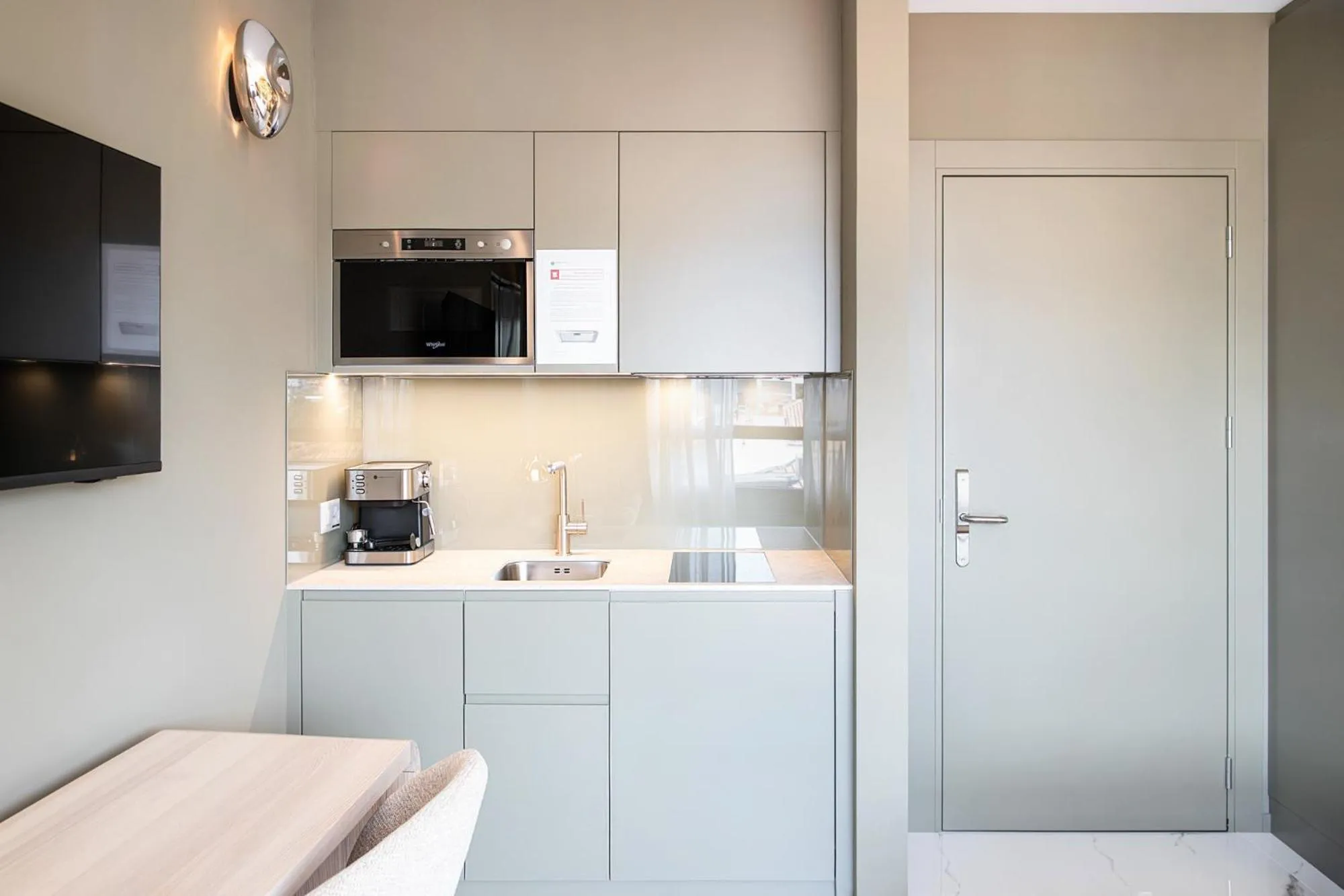 TV and multimedia in VISIONAPARTMENTS Lugano - contactless check-in