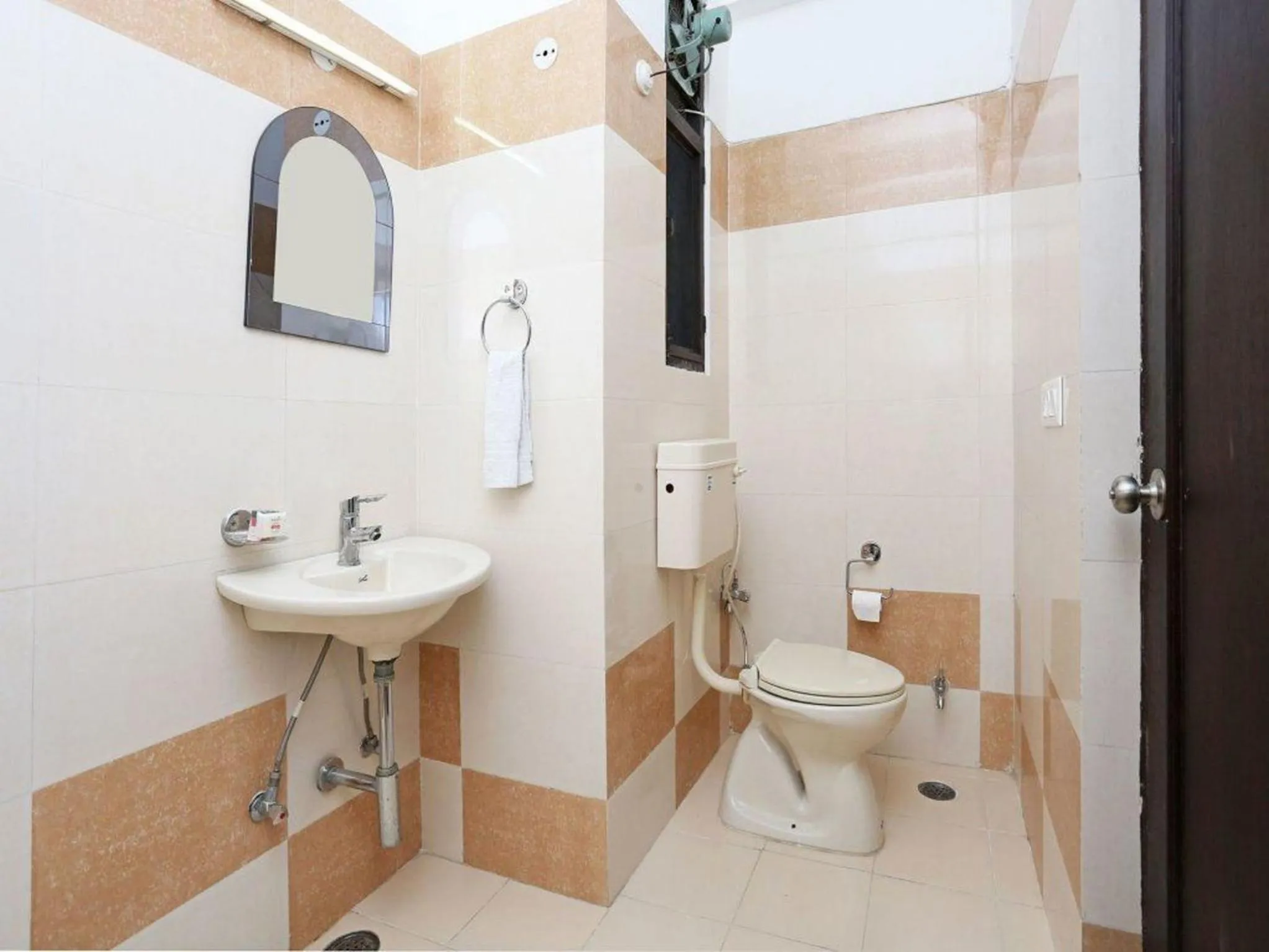 Shower in Hotel Hari Villa