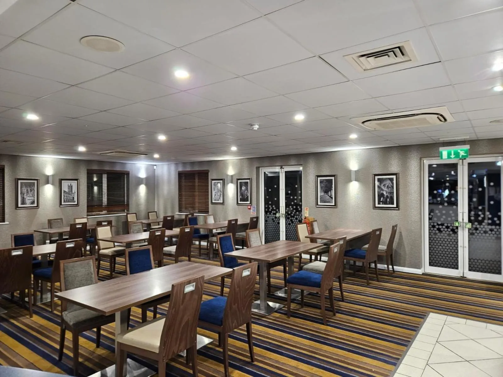 Restaurant/places to eat in Holiday Inn Express Canterbury by IHG