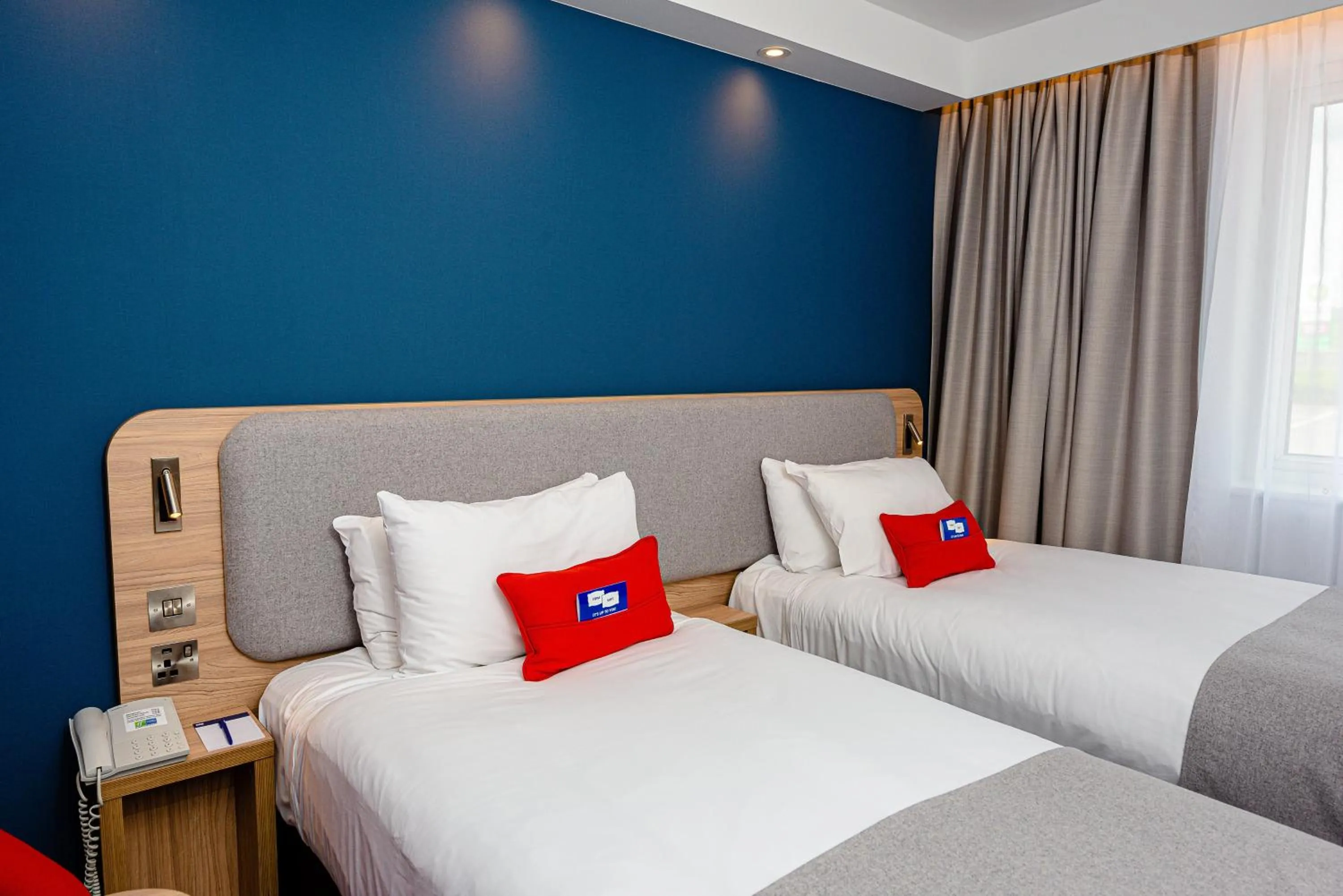 Photo of the whole room, Bed in Holiday Inn Express Canterbury by IHG