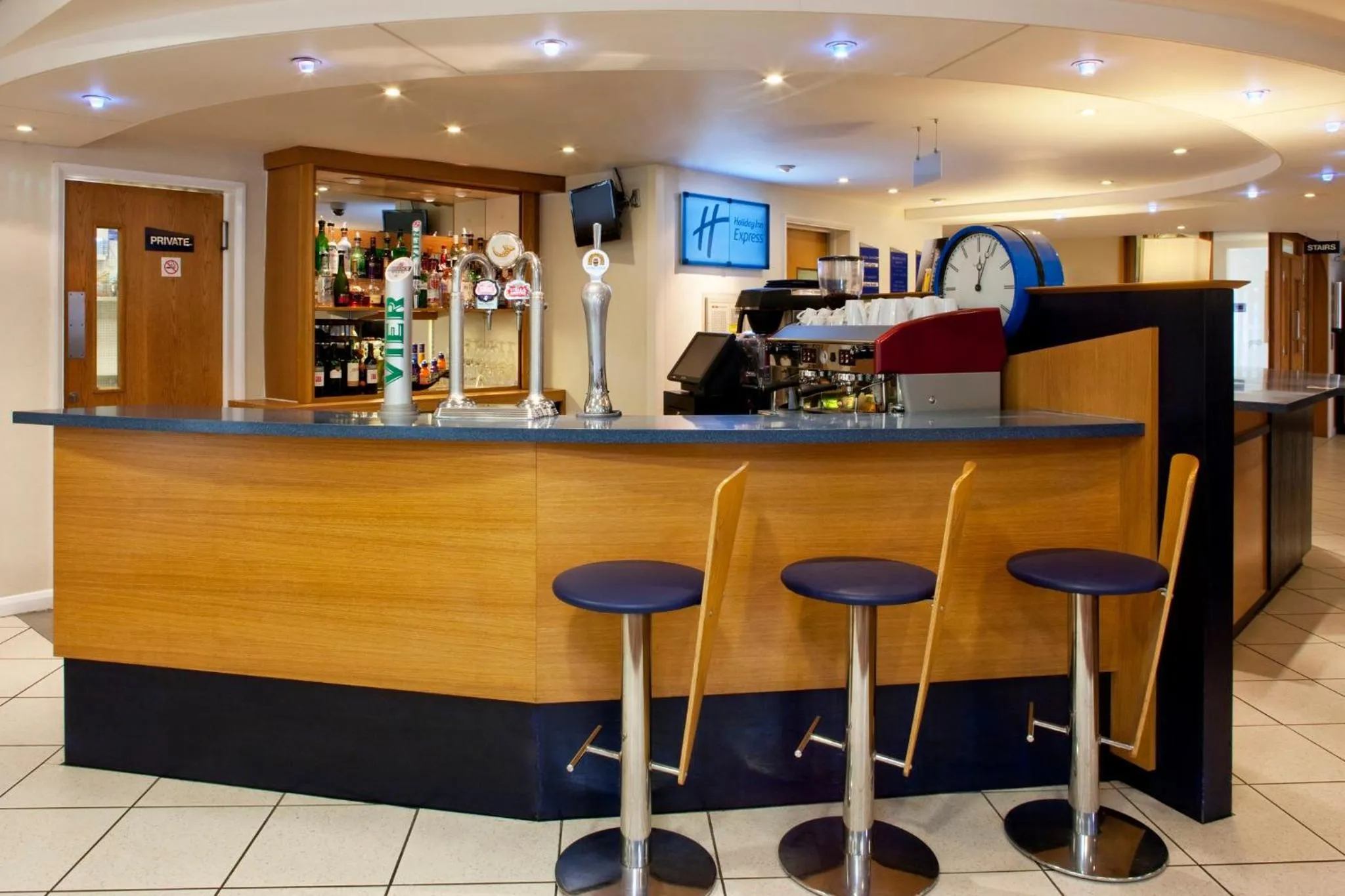 Lounge or bar in Holiday Inn Express Canterbury by IHG