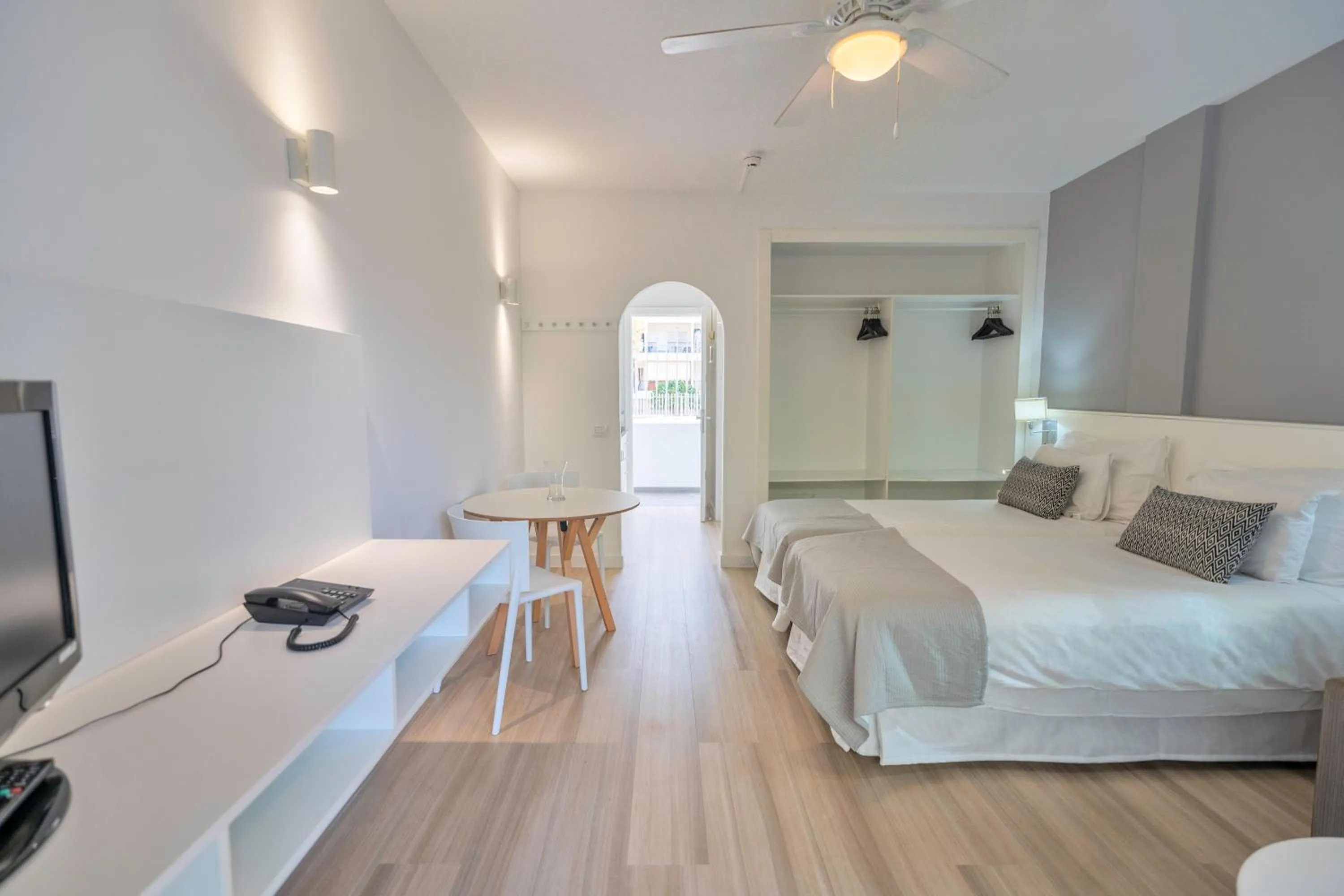 Photo of the whole room, Bed in Coral California - Adults Only