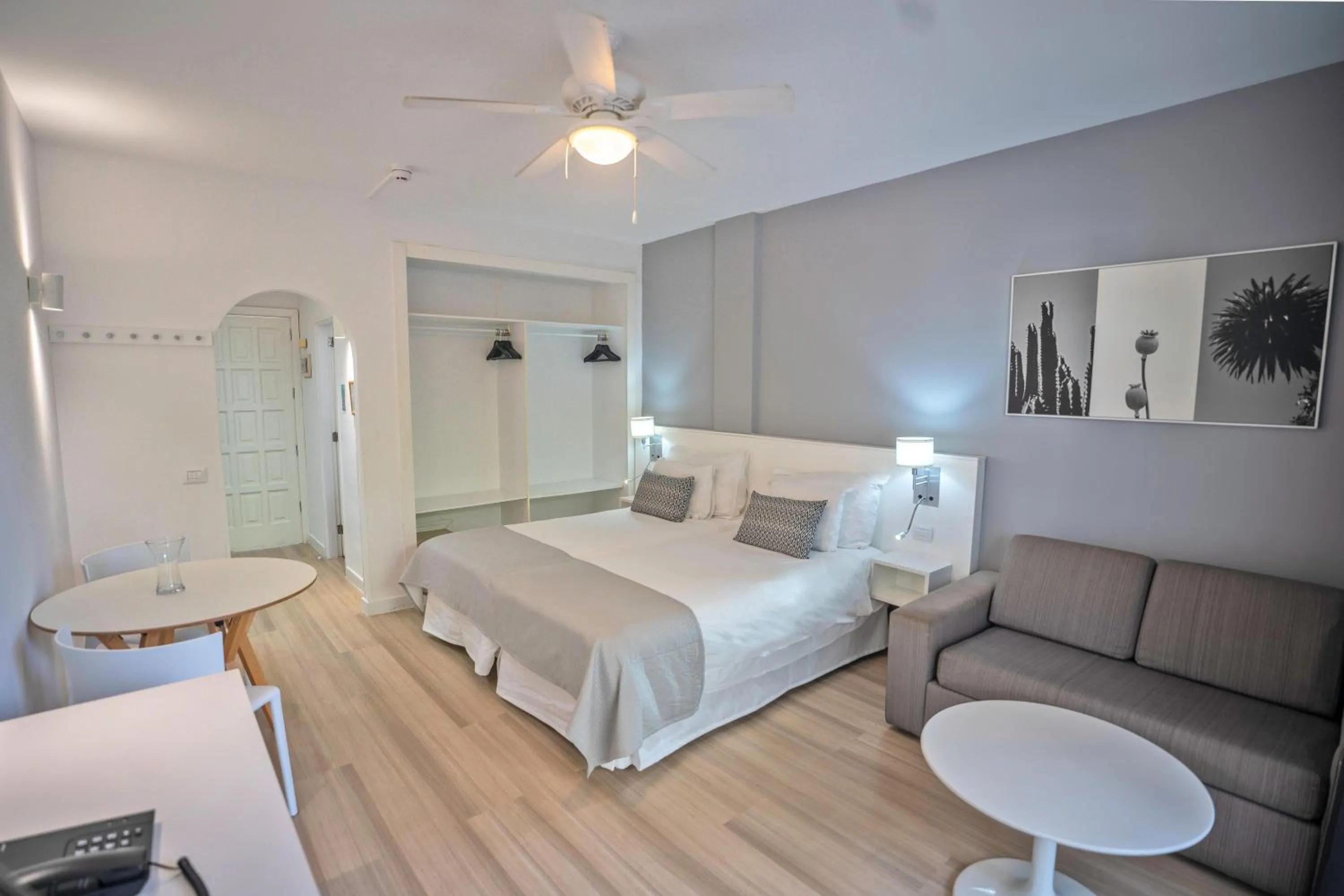 Photo of the whole room, Bed in Coral California - Adults Only