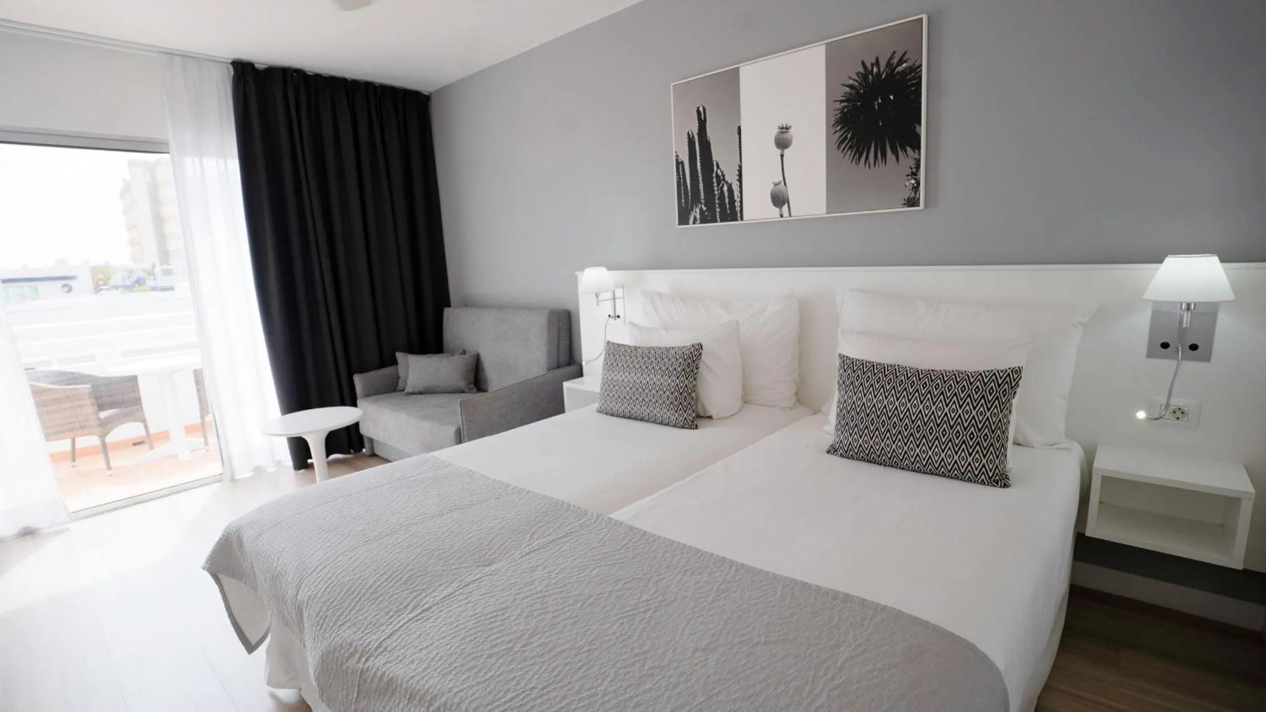 Photo of the whole room, Bed in Coral California - Adults Only