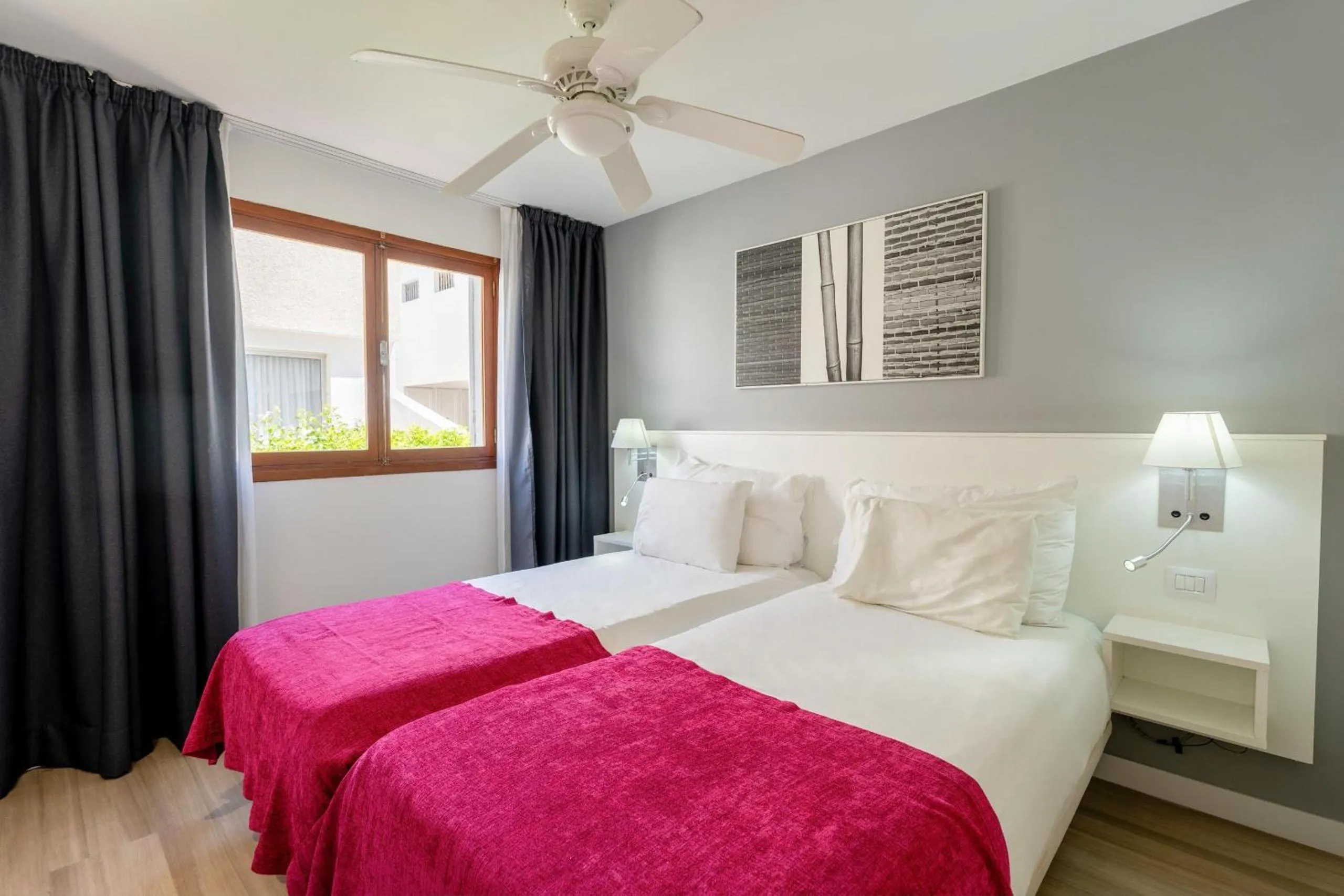 Photo of the whole room, Bed in Coral California - Adults Only