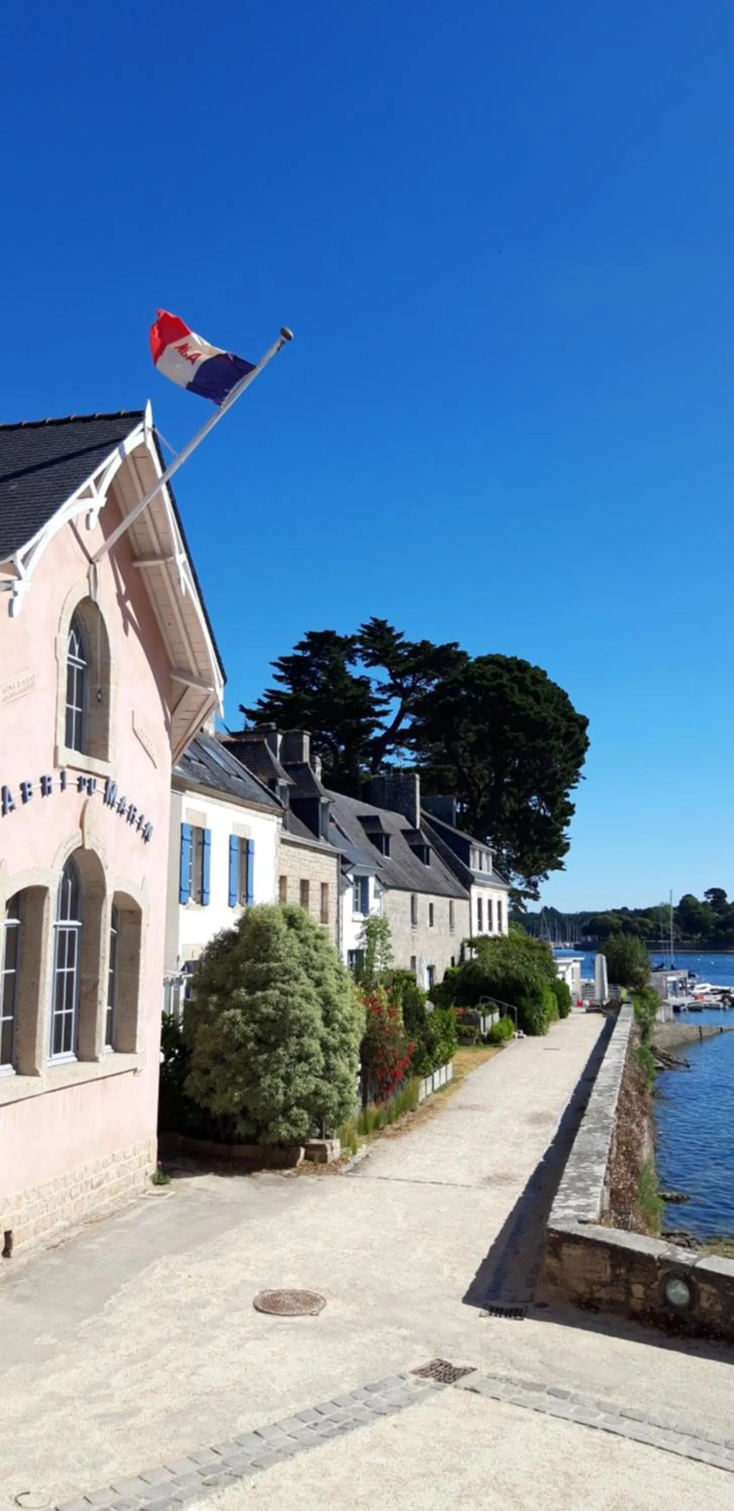 Belle maison au bord de la mer
