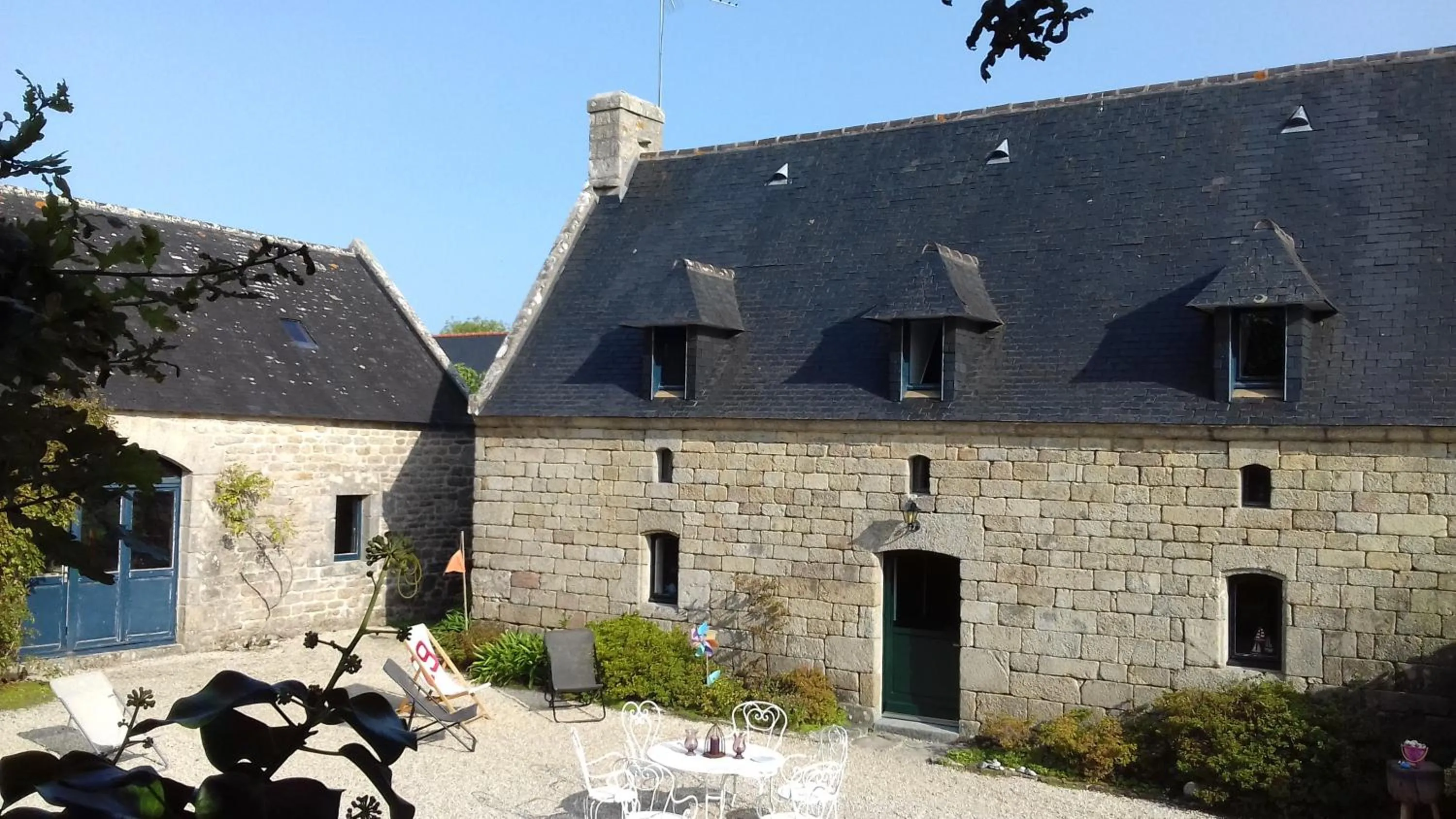 Belle maison au bord de la mer