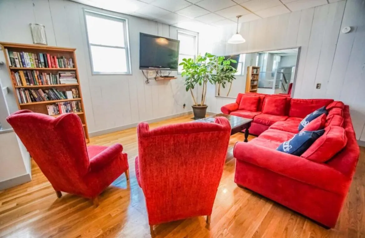 Communal lounge/ TV room in Harbor Landing Resort