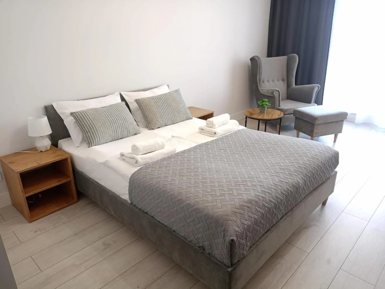 Seating area, Bed in Zakrzówek Residence