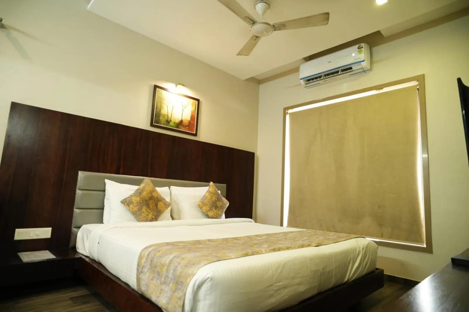 Bed in HOTEL GRANDEUR