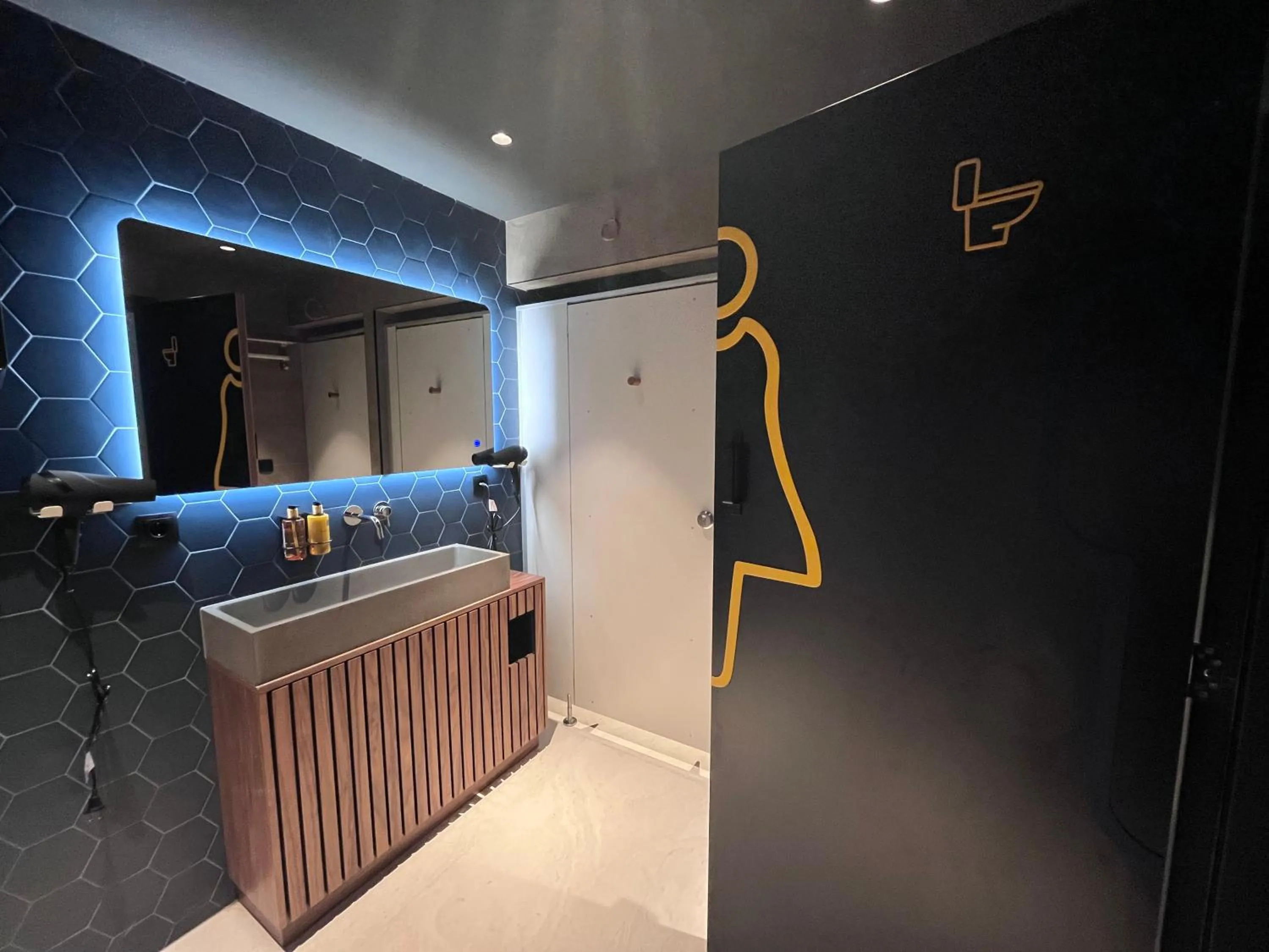 Bathroom in The Hyve Capsule hostel Amsterdam