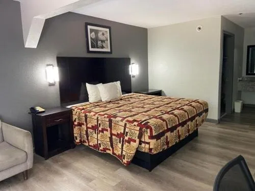 Bed in Speedway Inn & Suites