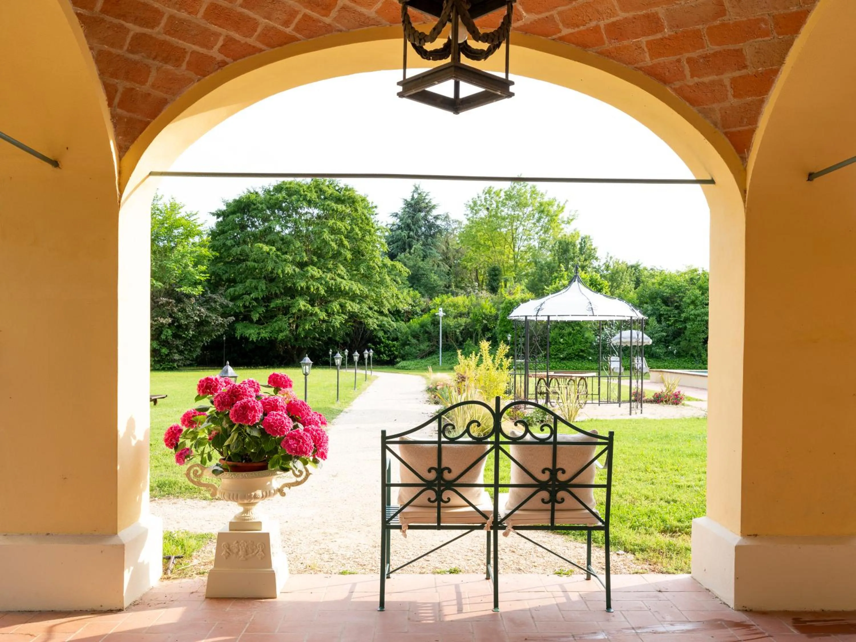 Patio in Elizabeth Country House, a Member of Design Hotels