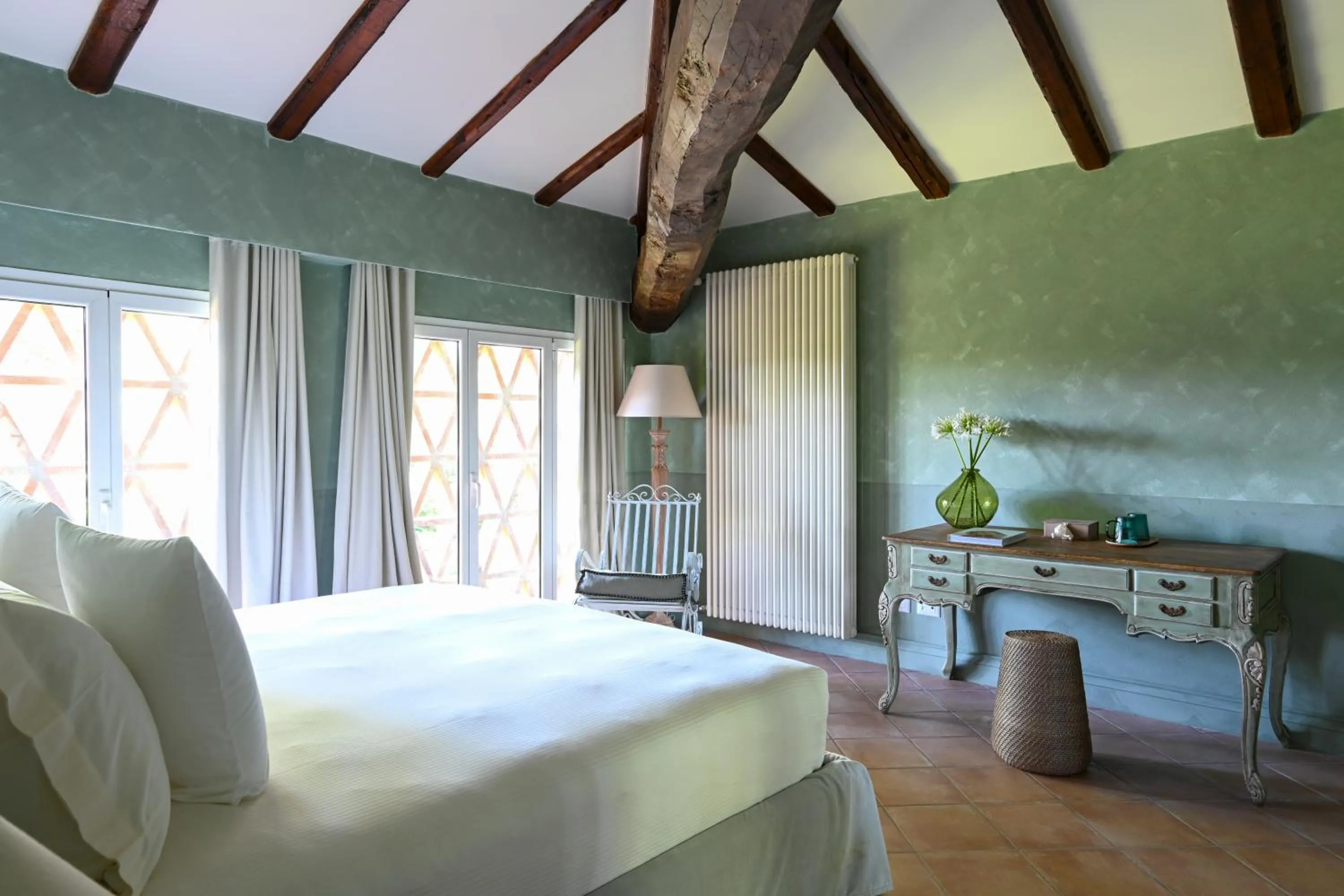 Bed in Elizabeth Country House, a Member of Design Hotels