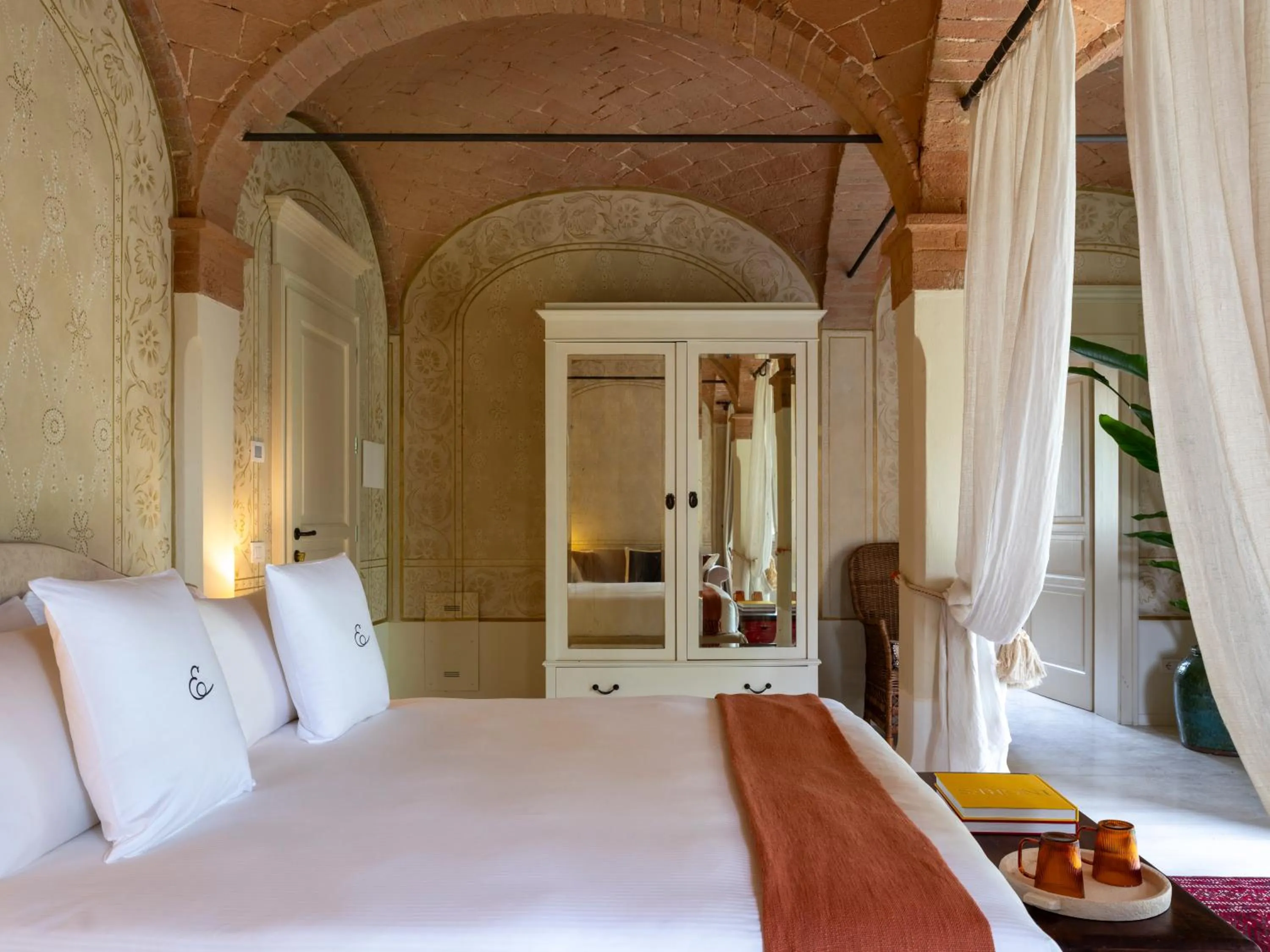 Bed in Elizabeth Country House, a Member of Design Hotels