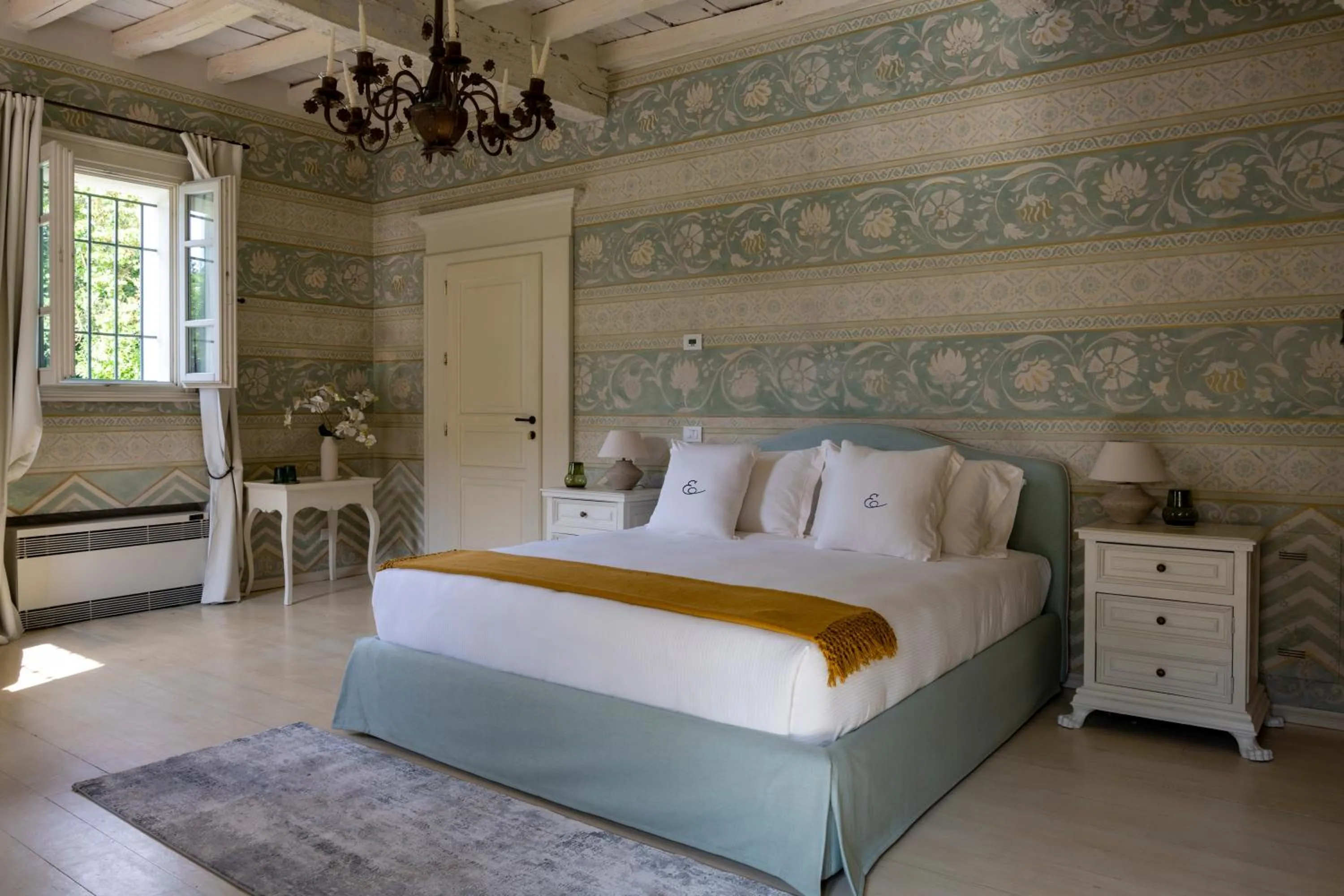 Bed in Elizabeth Country House, a Member of Design Hotels