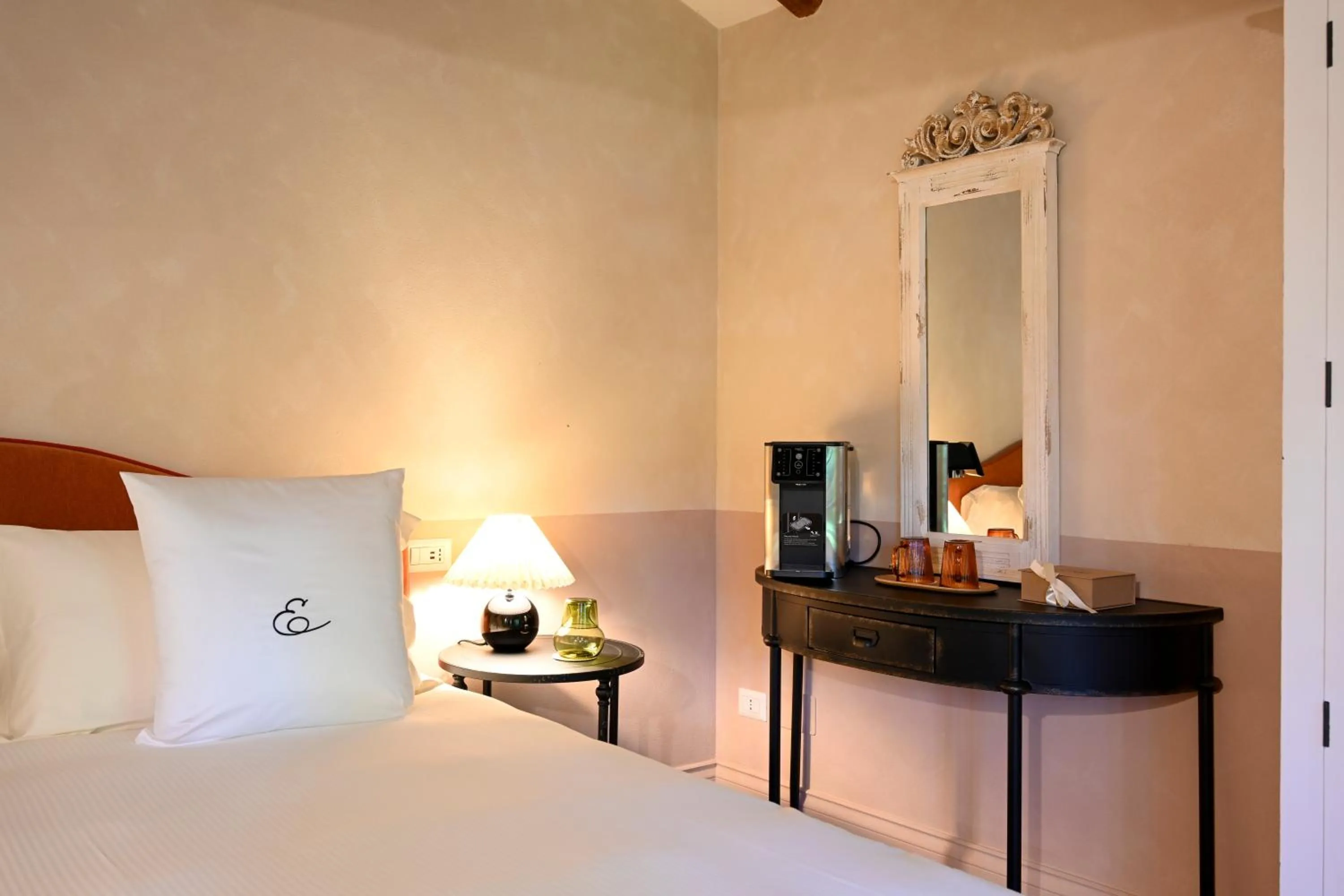 Bed in Elizabeth Country House, a Member of Design Hotels