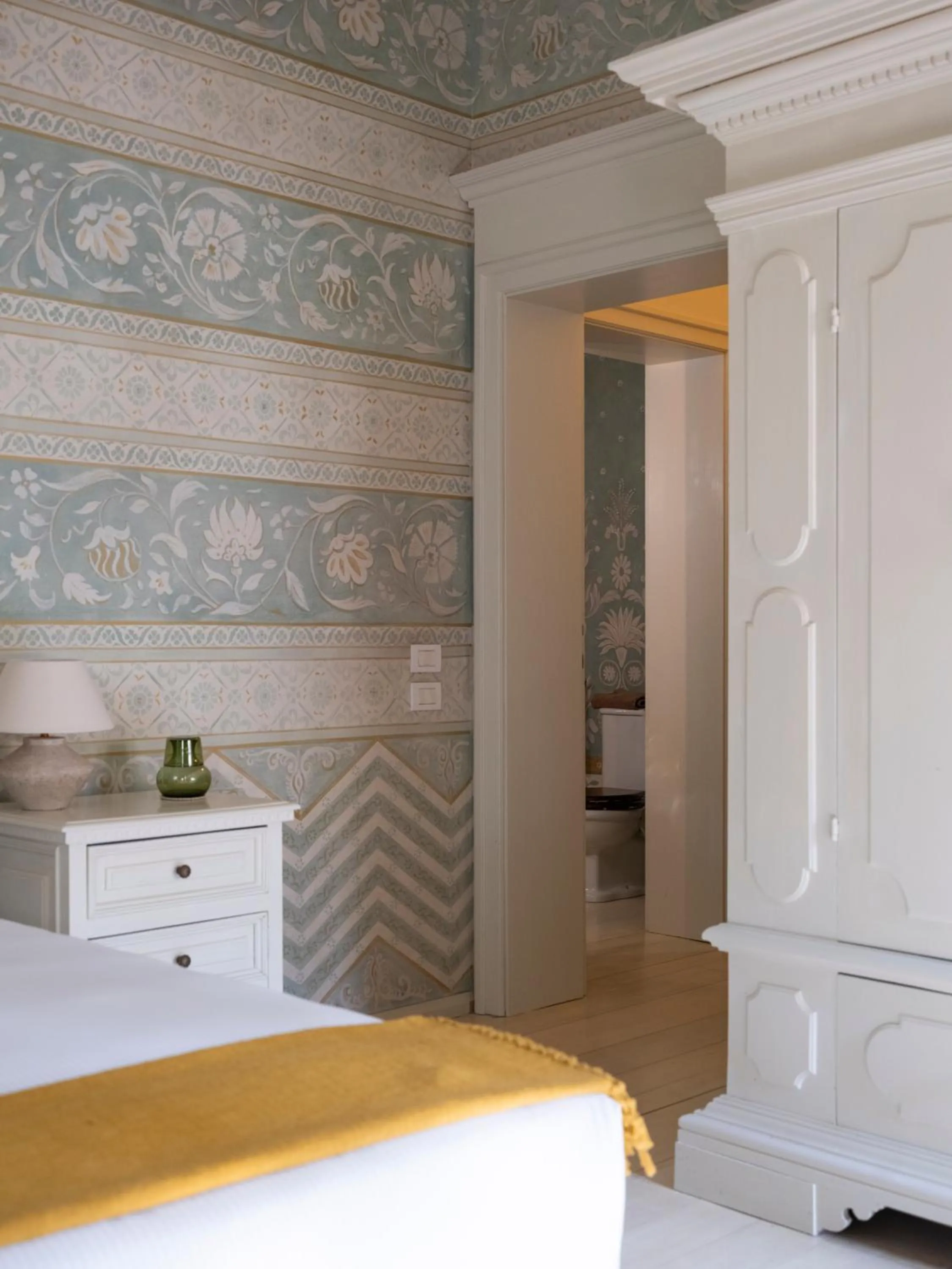 Bed in Elizabeth Country House, a Member of Design Hotels