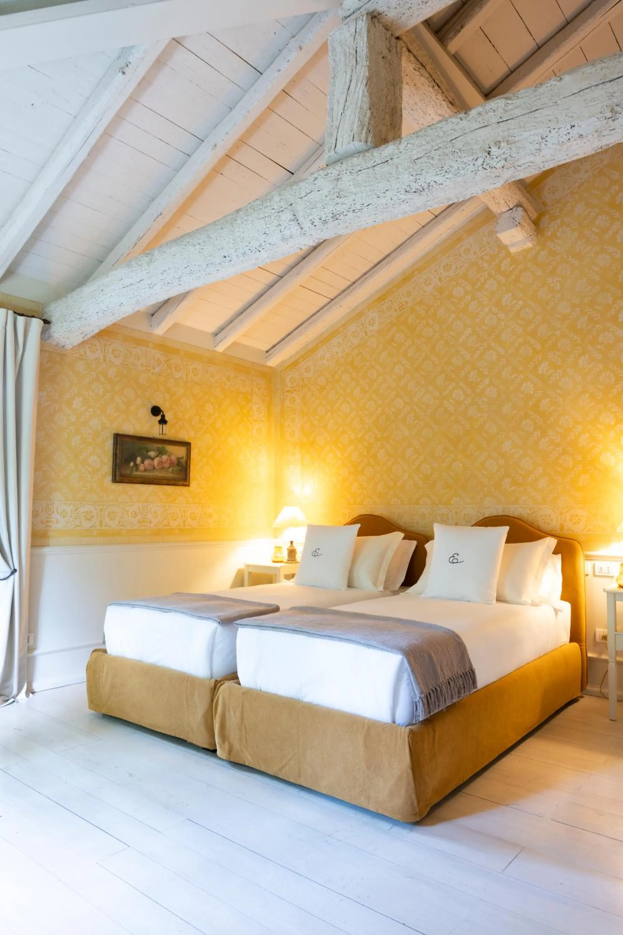 Bed in Elizabeth Country House, a Member of Design Hotels