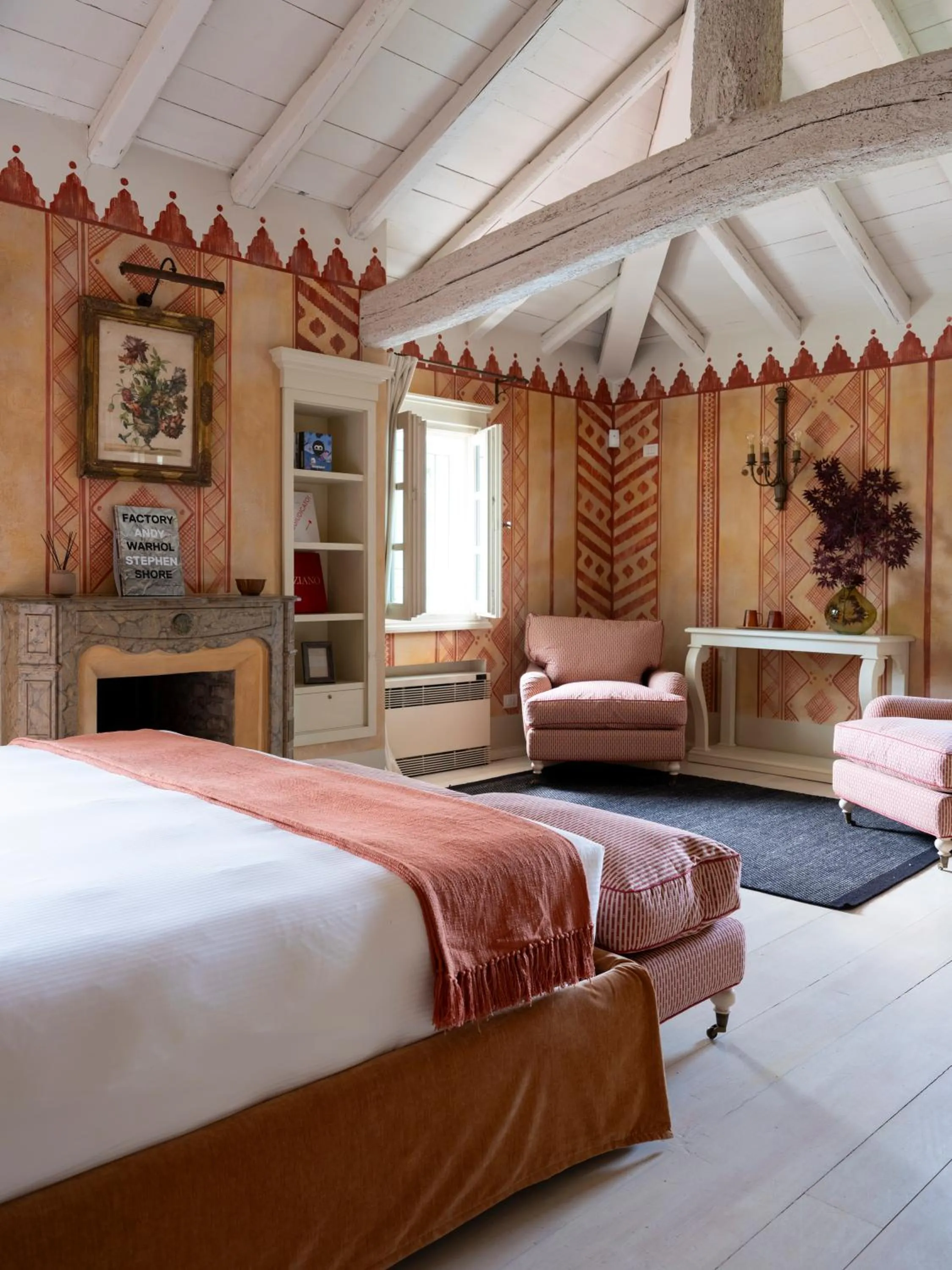 Living room, Bed in Elizabeth Country House, a Member of Design Hotels