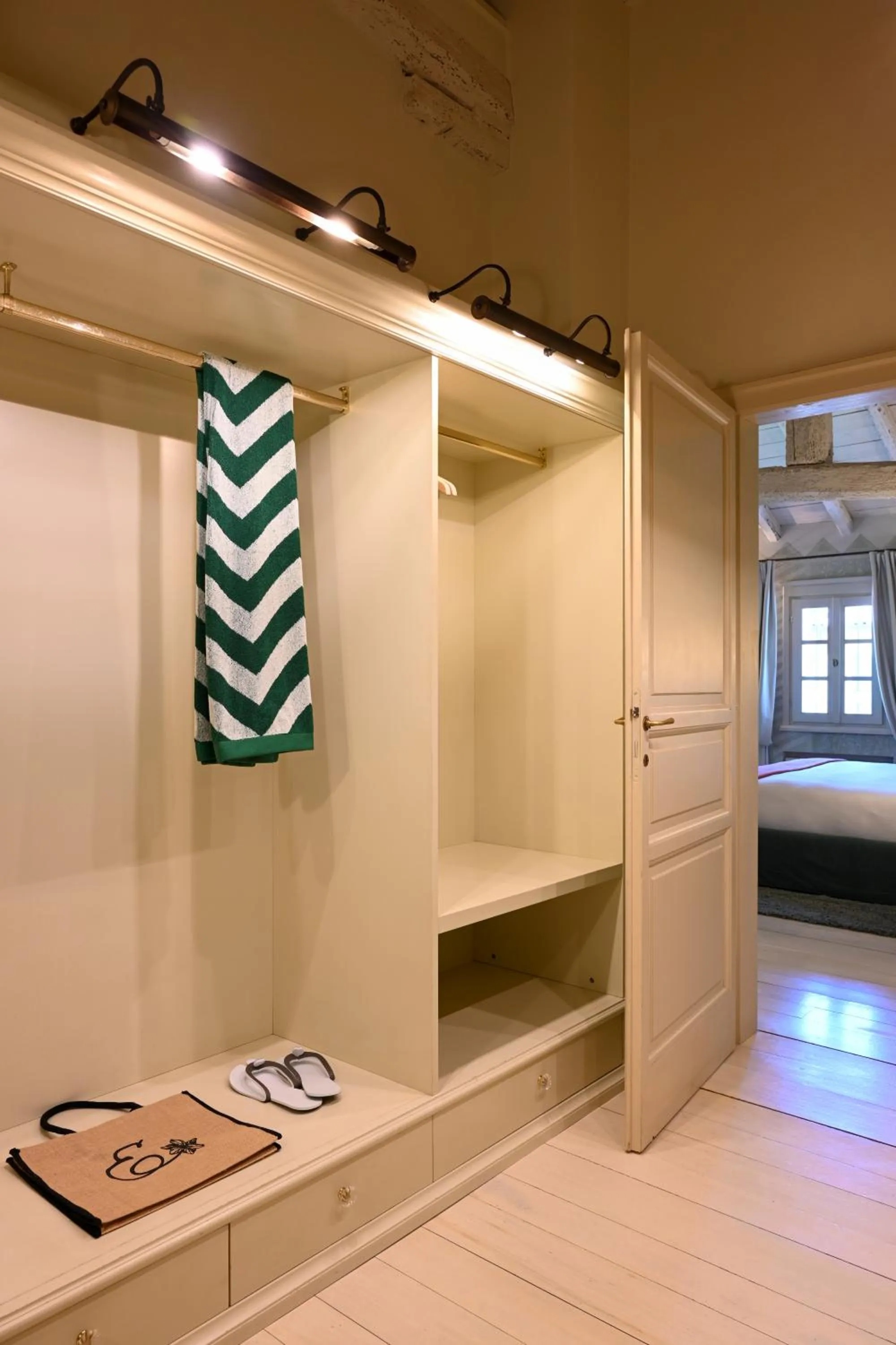 Bed in Elizabeth Country House, a Member of Design Hotels