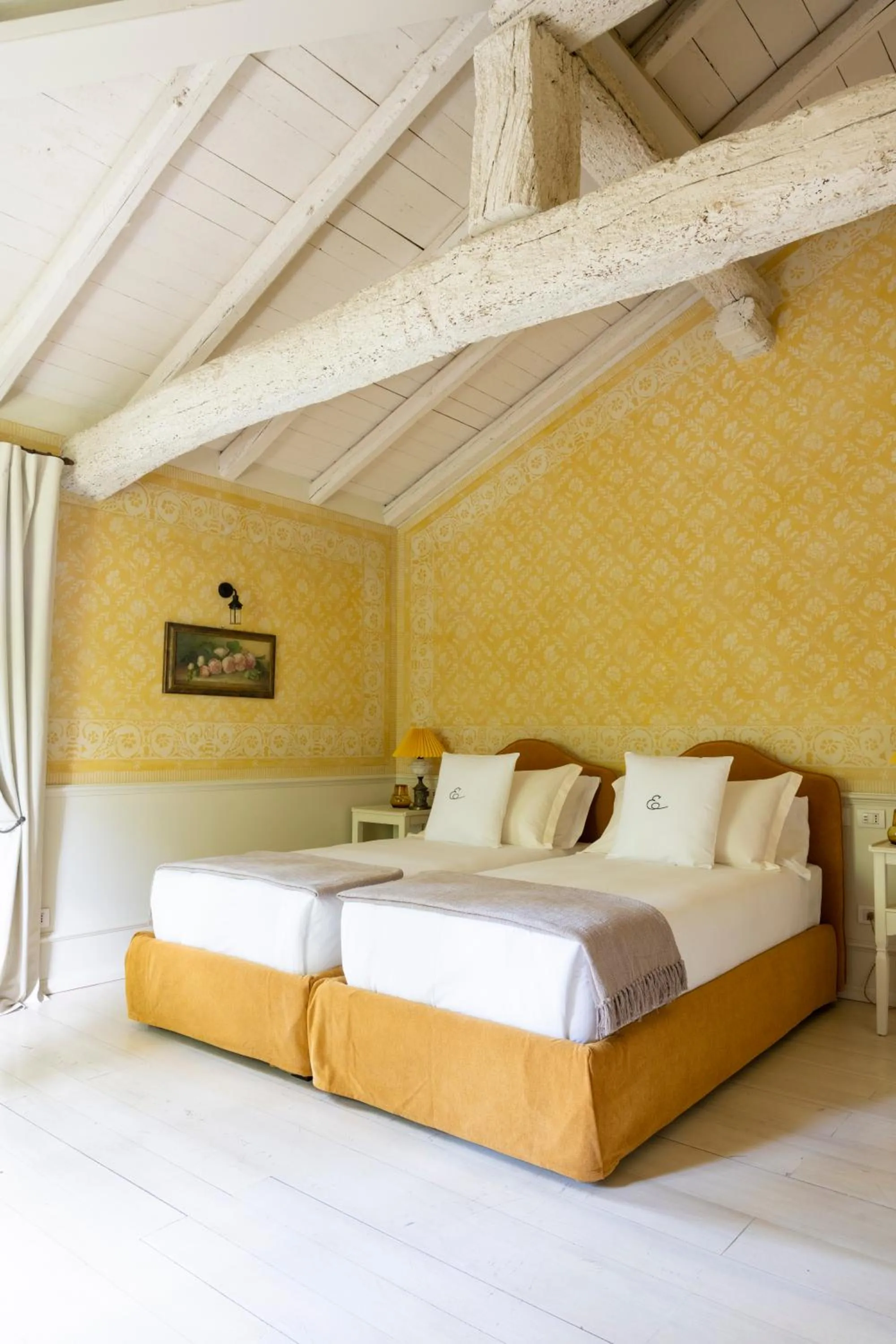 Bed in Elizabeth Country House, a Member of Design Hotels