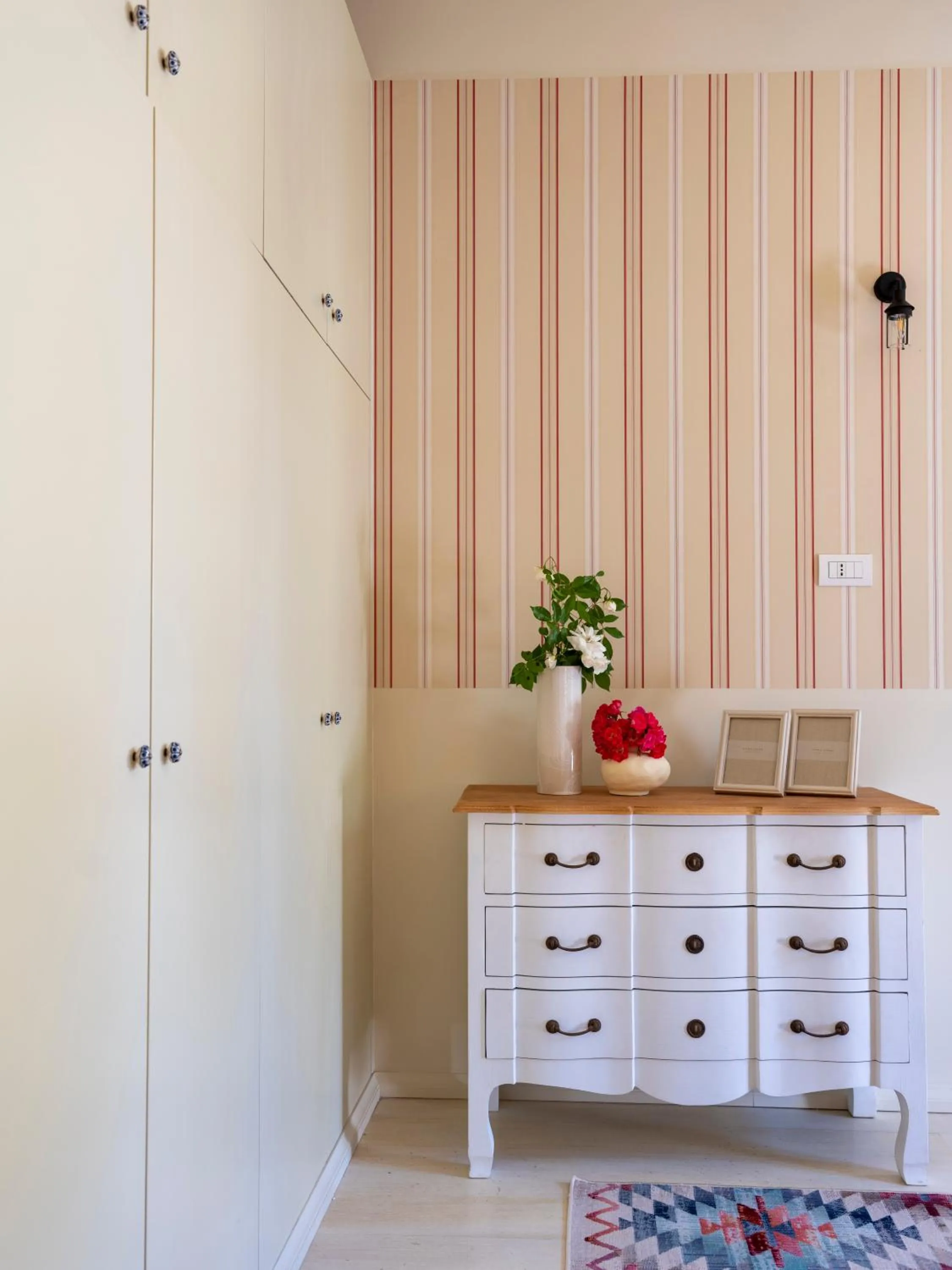 wardrobe in Elizabeth Country House, a Member of Design Hotels