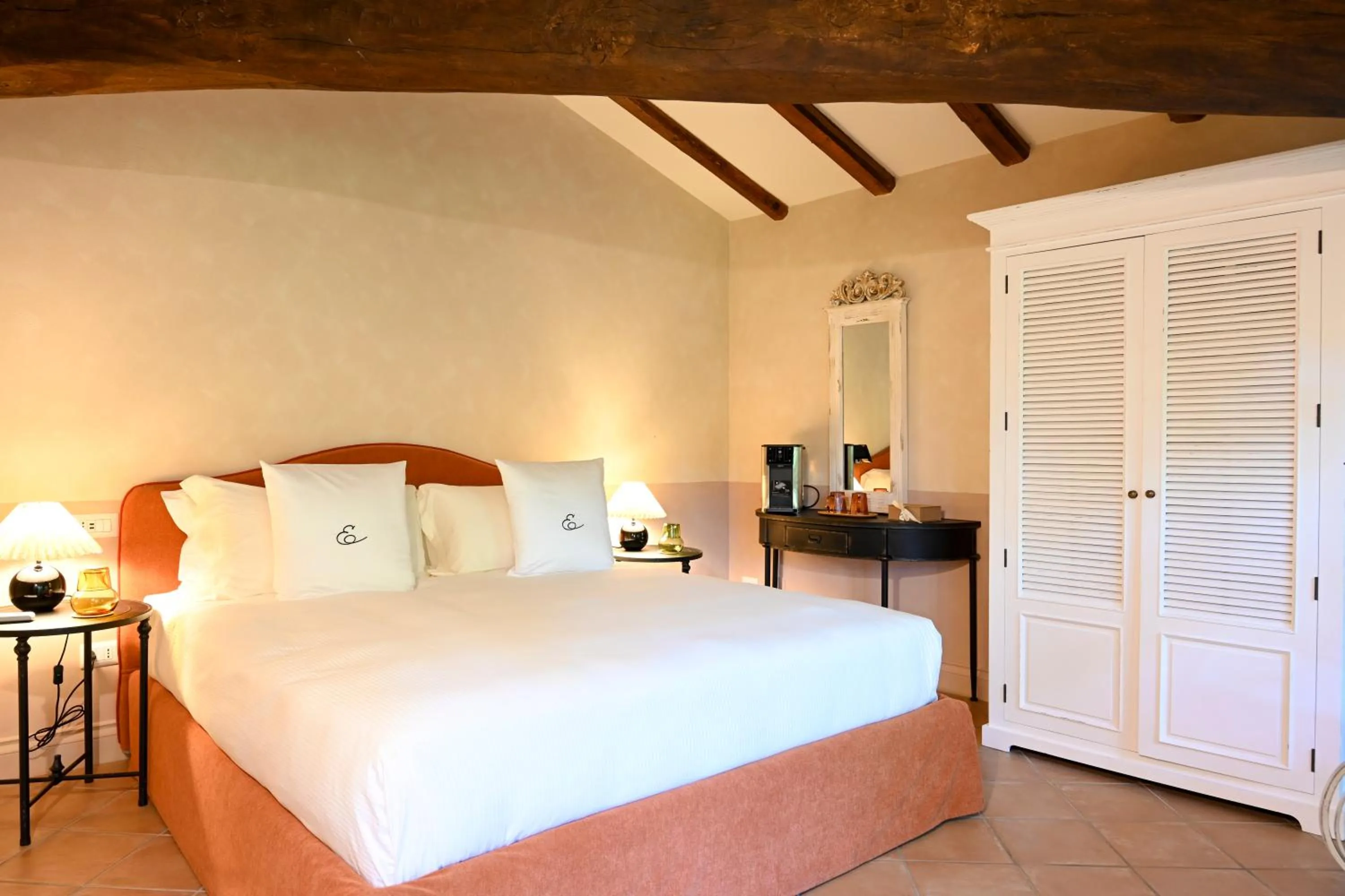 Bed in Elizabeth Country House, a Member of Design Hotels