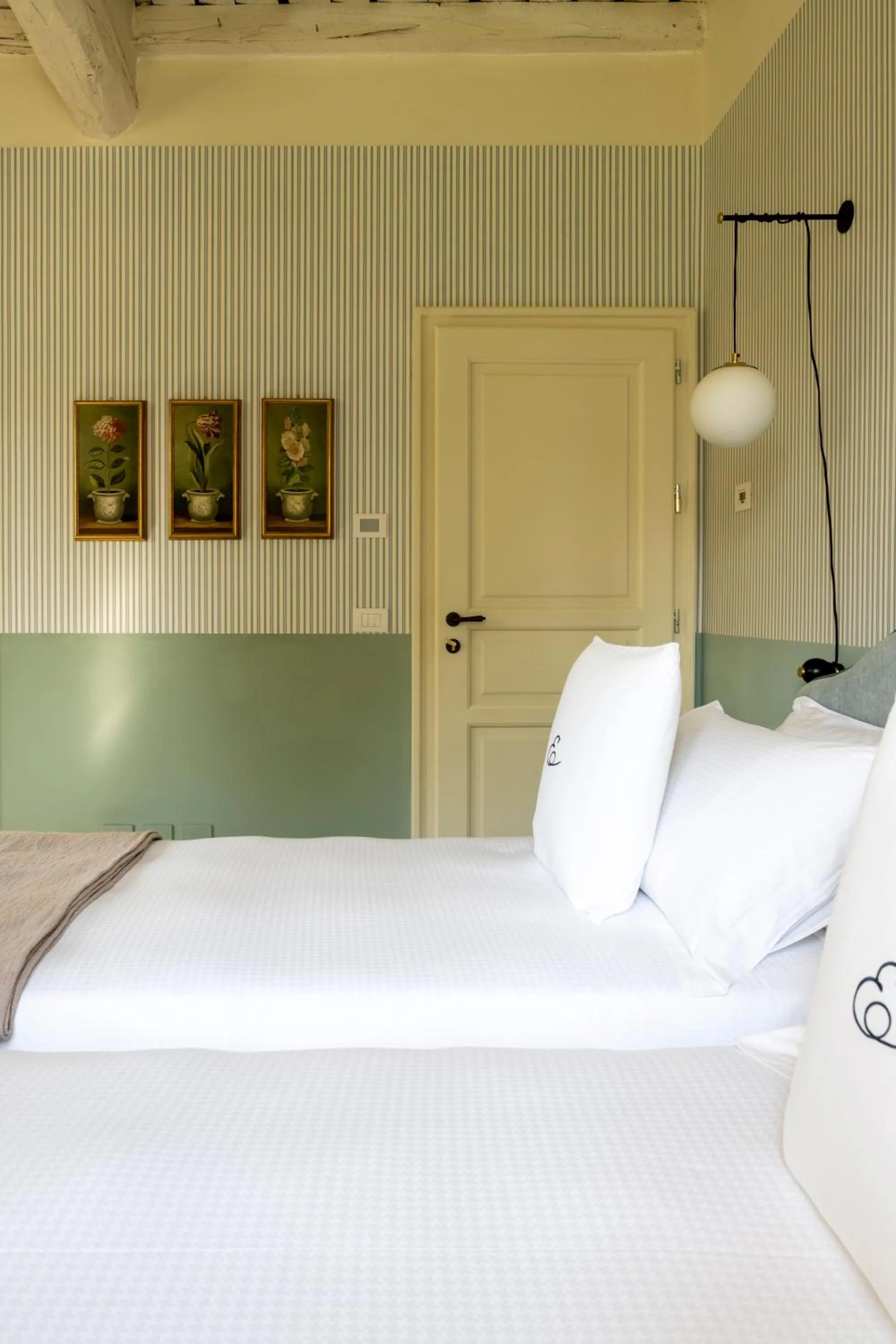 Bed in Elizabeth Country House, a Member of Design Hotels