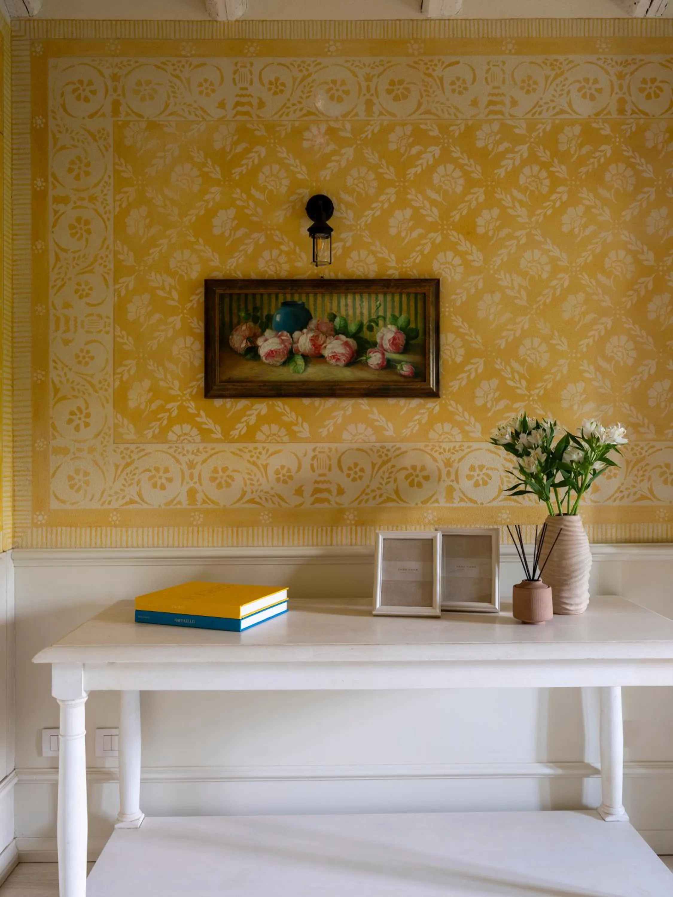 furniture in Elizabeth Country House, a Member of Design Hotels