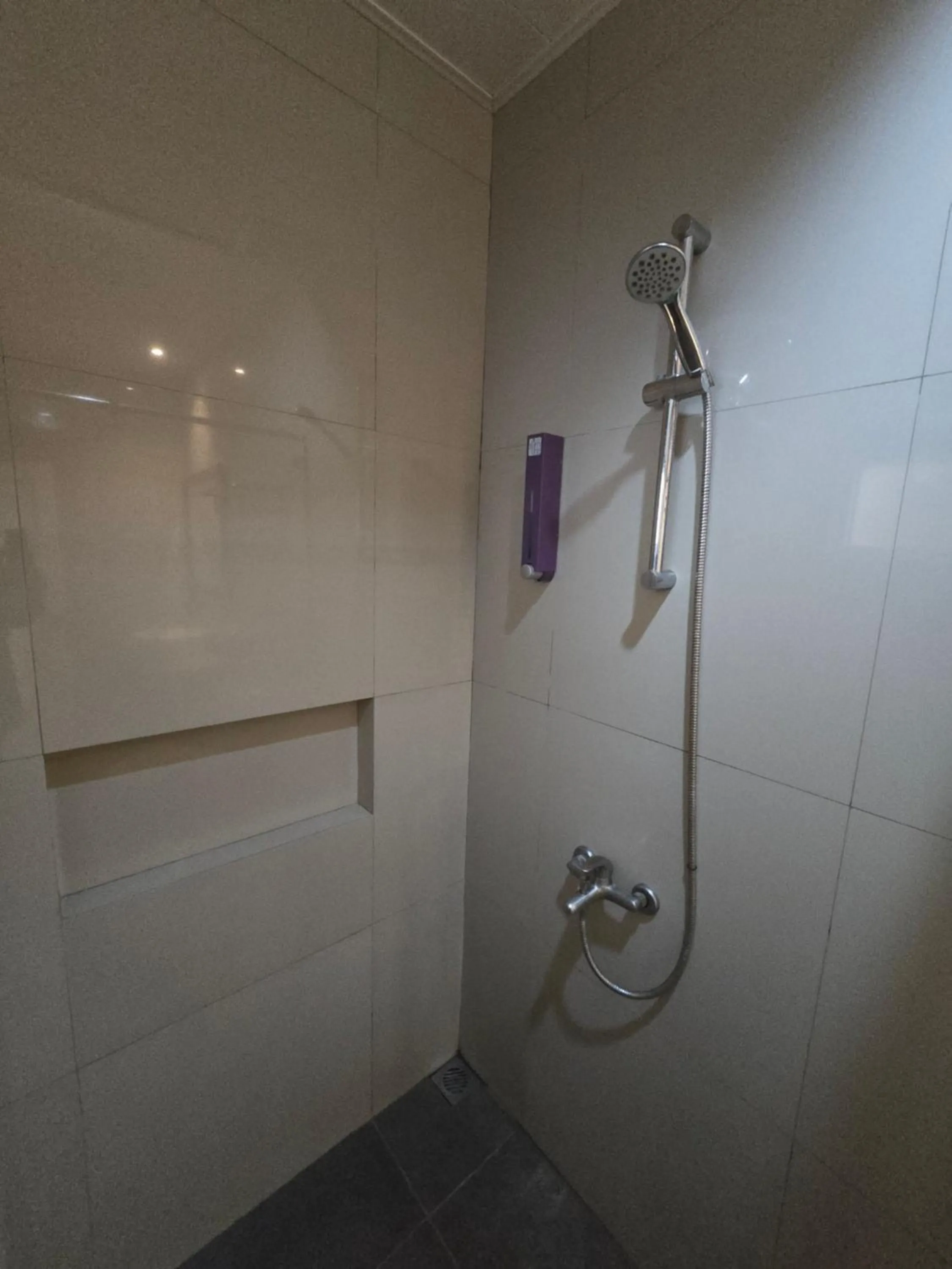 Shower in Kusma Hotel Bandungan Semarang