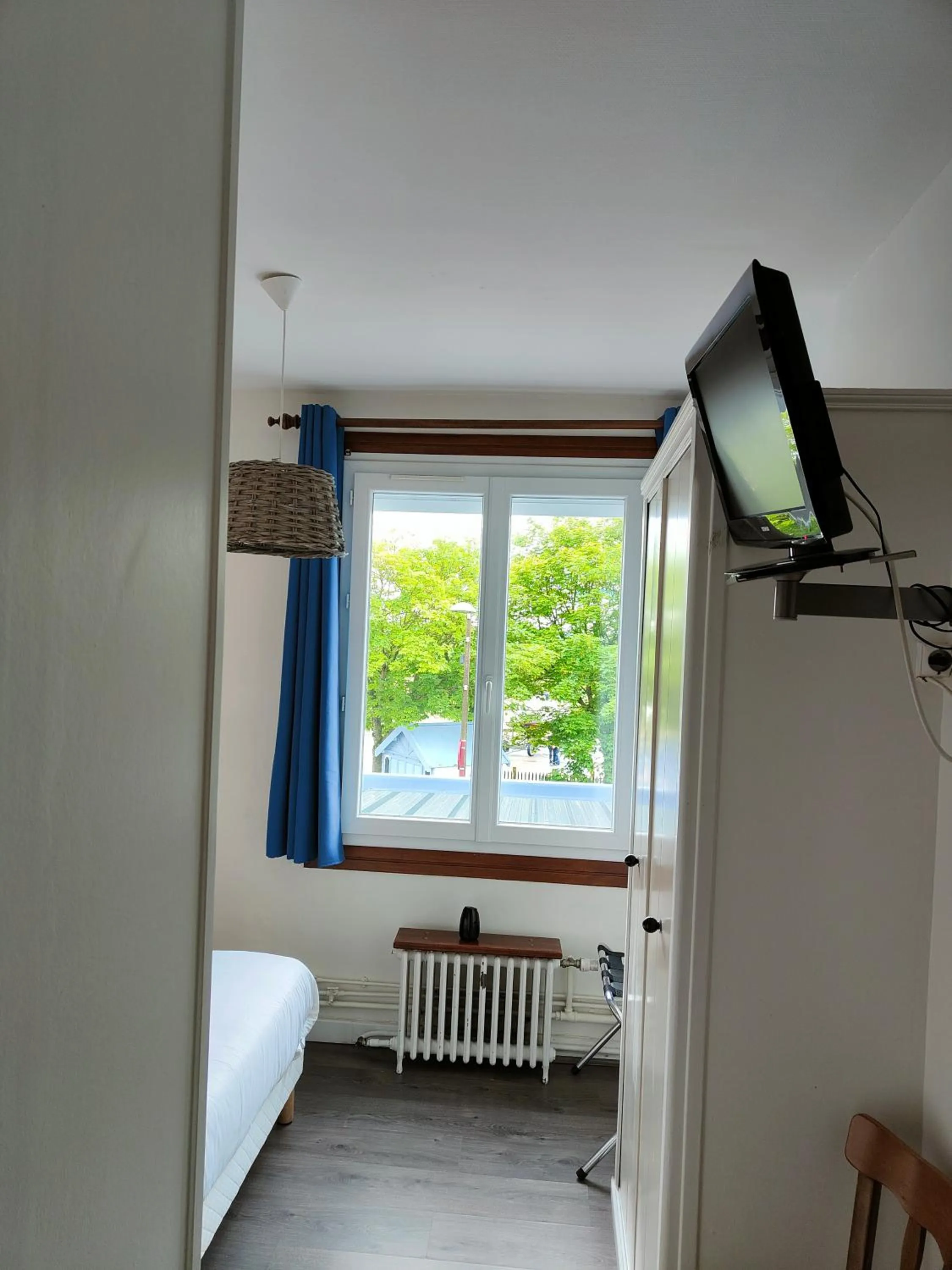 Bed in Le Parc aux Huîtres Hôtel Restaurant