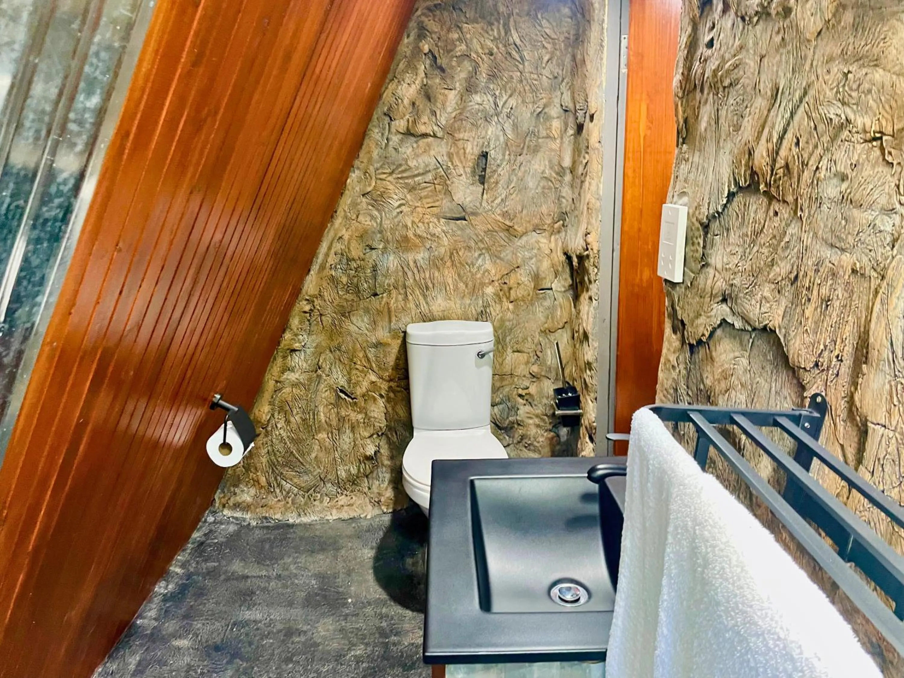 Bathroom in Rustiek Hotel