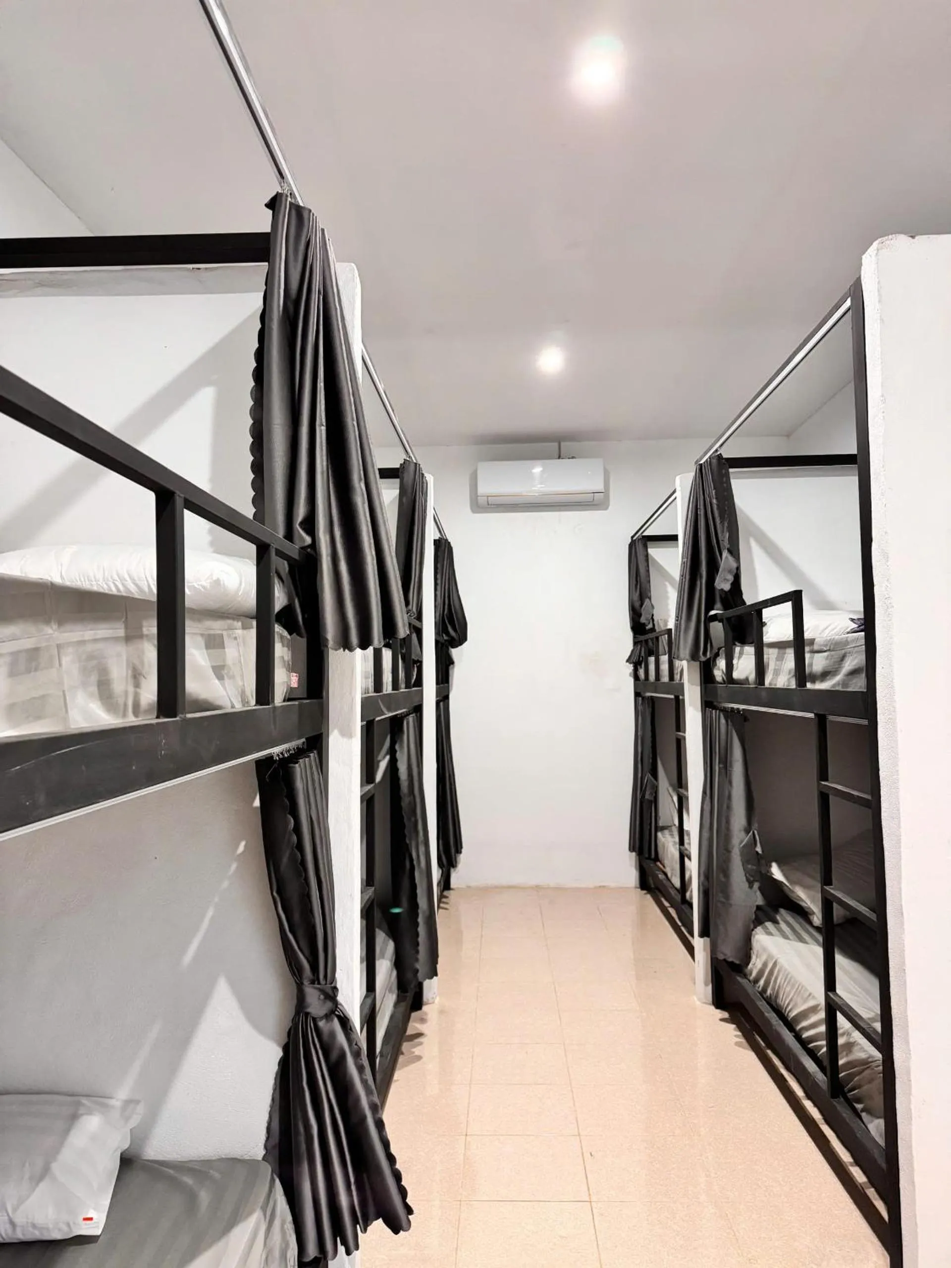 Single Bed in 10-Bed Dormitory Room in Jungle Backpackers View