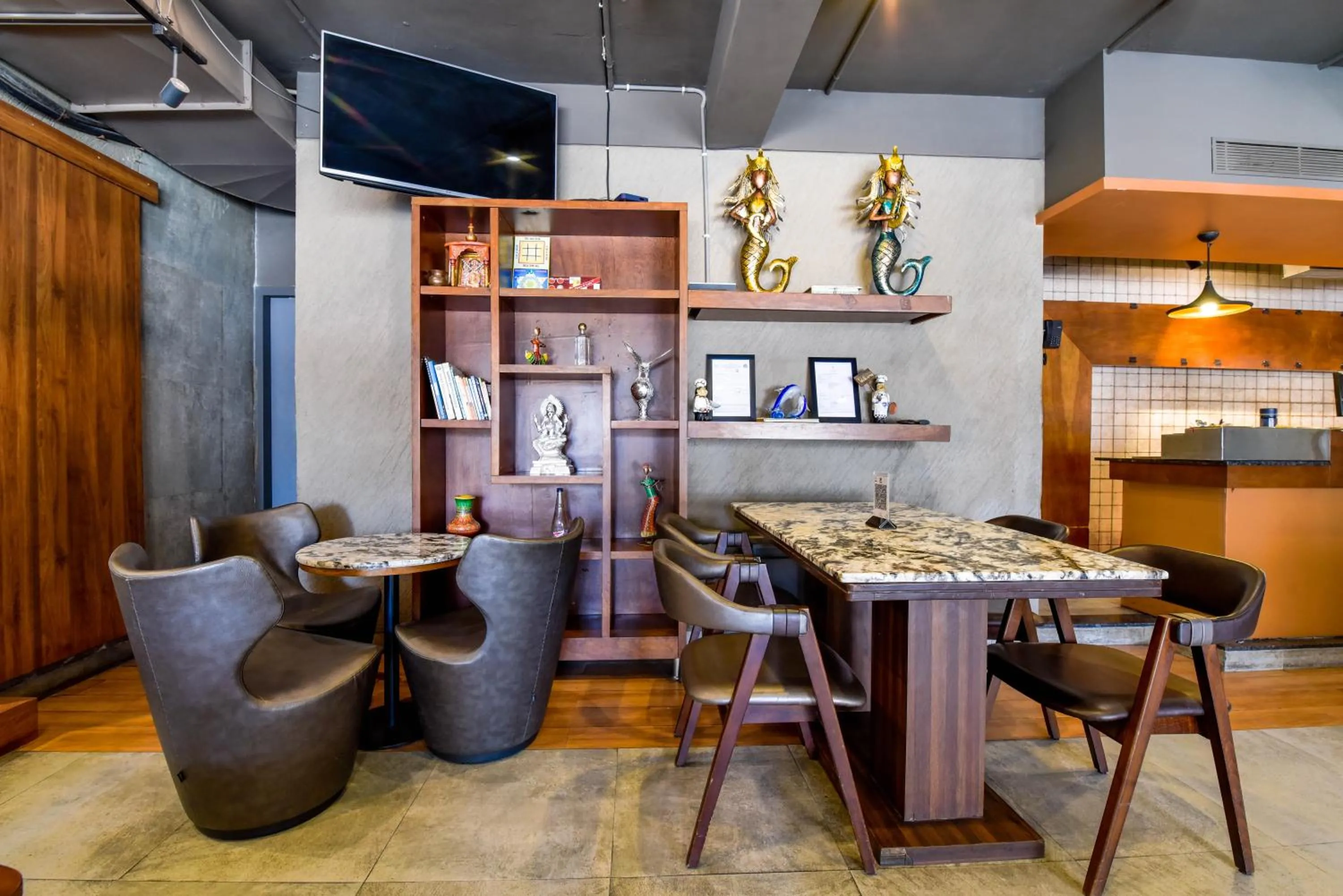 Restaurant/places to eat in Naivara Boutique Hotel