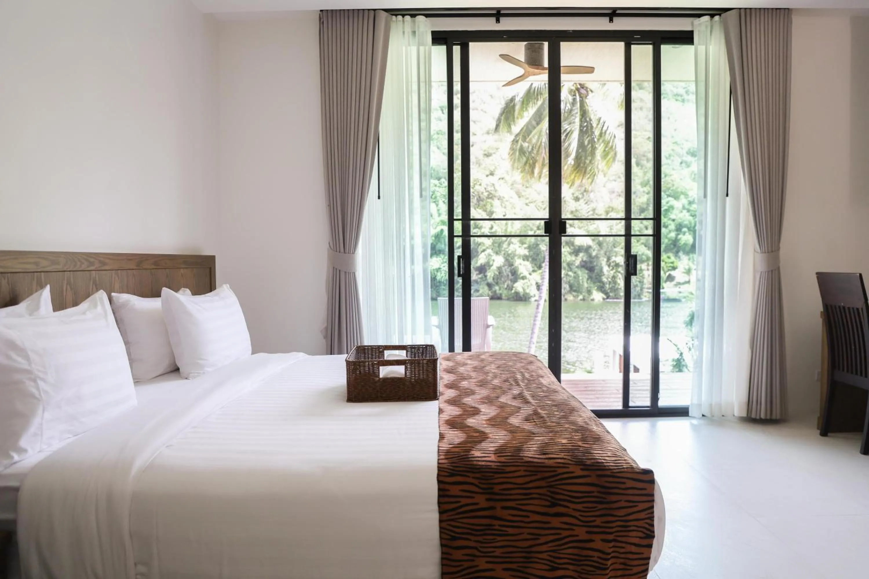 Bedroom, Bed in Tiger House River Kwai